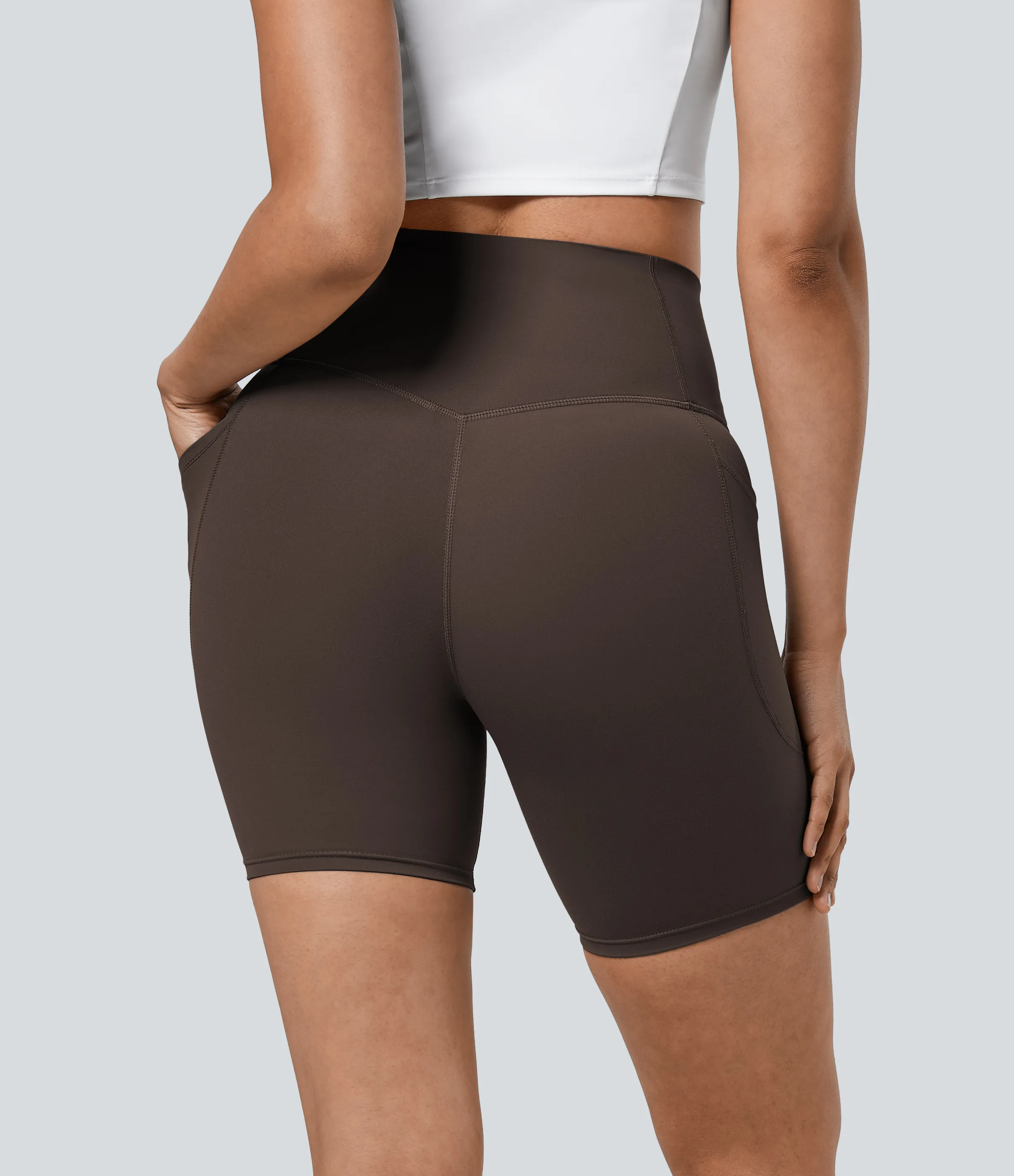 Halara Pantalones cortos SoCinched motociclista entrenamiento moldeador abdomen bolsillo lateral tiro alto 17.5cm - Hot Fudge - S sold by Halara product image thumbnail 3