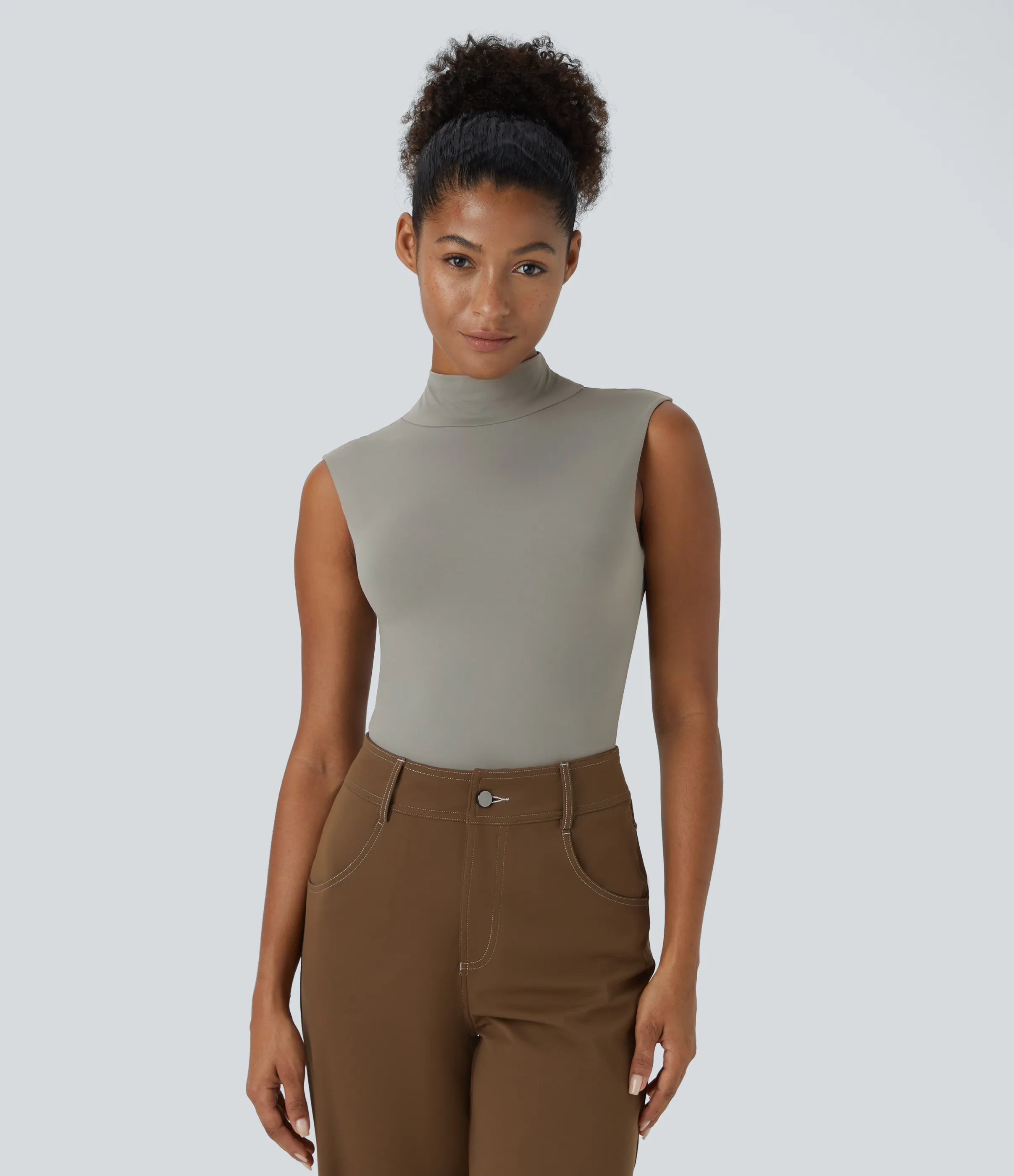 Halara Bodysuit liso sin mangas cuello alto - Rock Ridge - M sold by Halara product image thumbnail 3