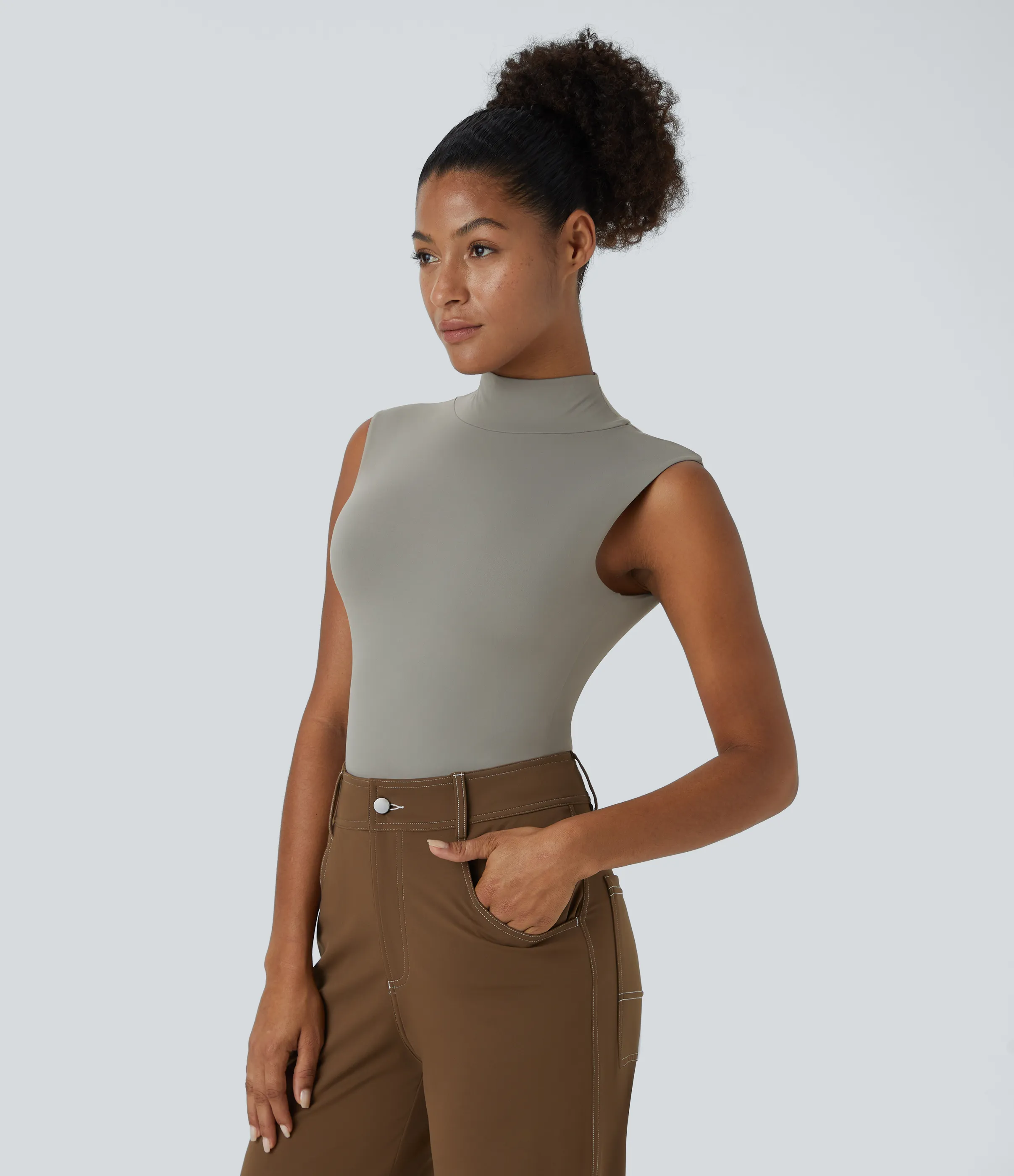 Halara Bodysuit liso sin mangas cuello alto - Rock Ridge - M sold by Halara product image thumbnail 4