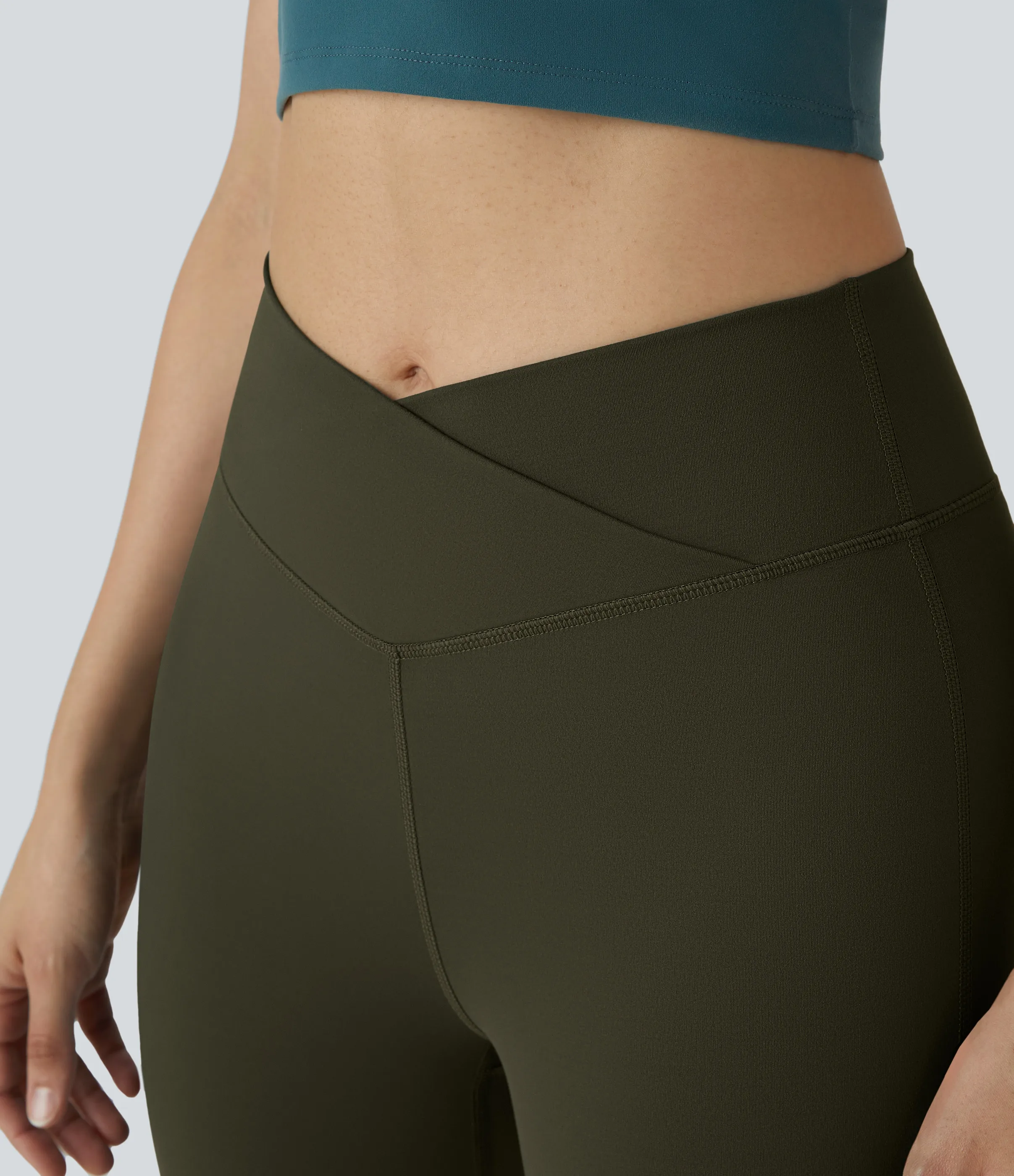 Halara Leggings yoga acampanado cruzado tiro alto - Forest Night - XS(regular) sold by Halara product image thumbnail 5