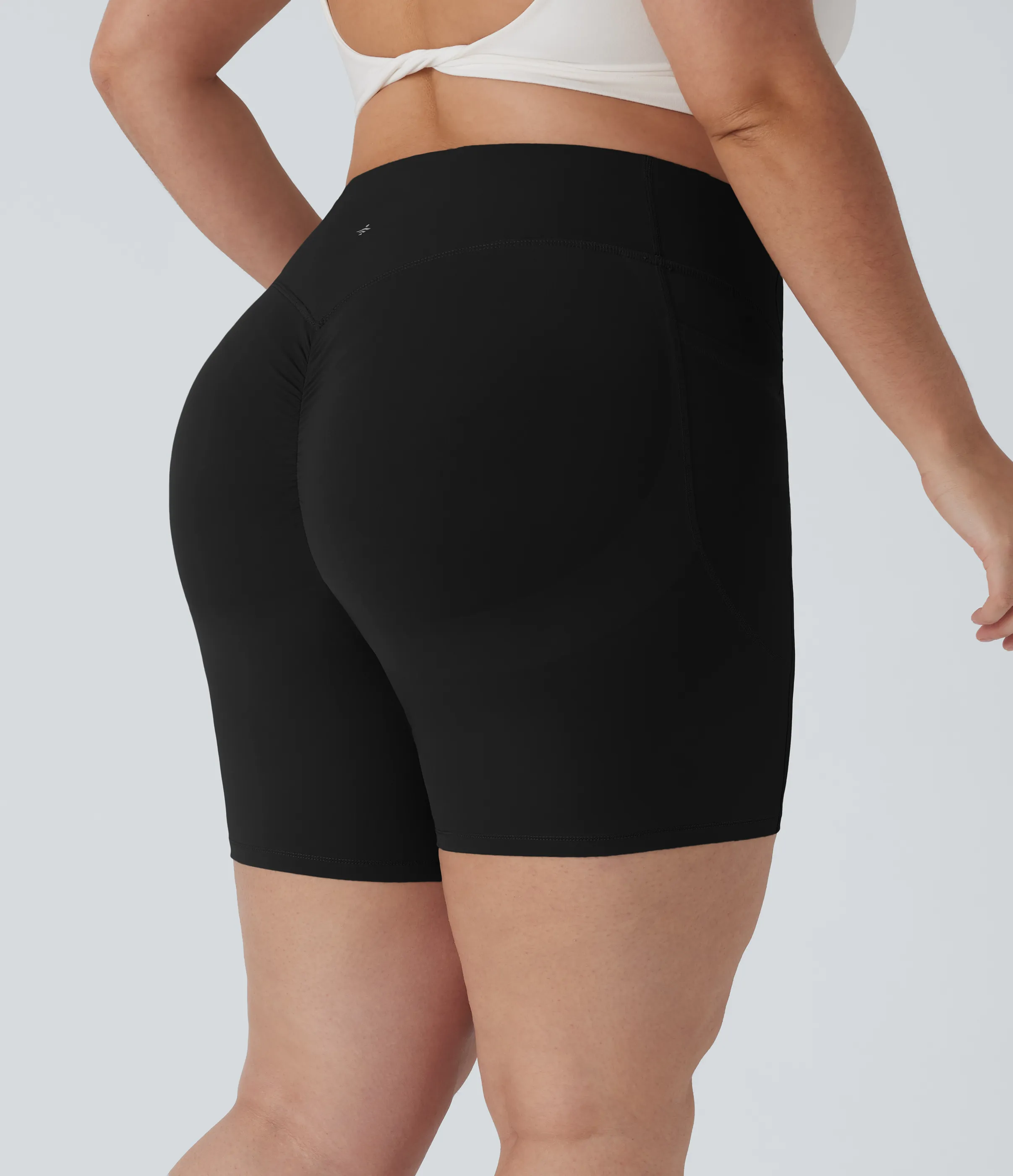 Halara Shorts biker moldeadores Halara UltraSculpt™ de tiro alto con push-up y moldeador de abdomen con bolsillos en longitud 17,78cm - Black - 1X sold by Halara product image thumbnail 2