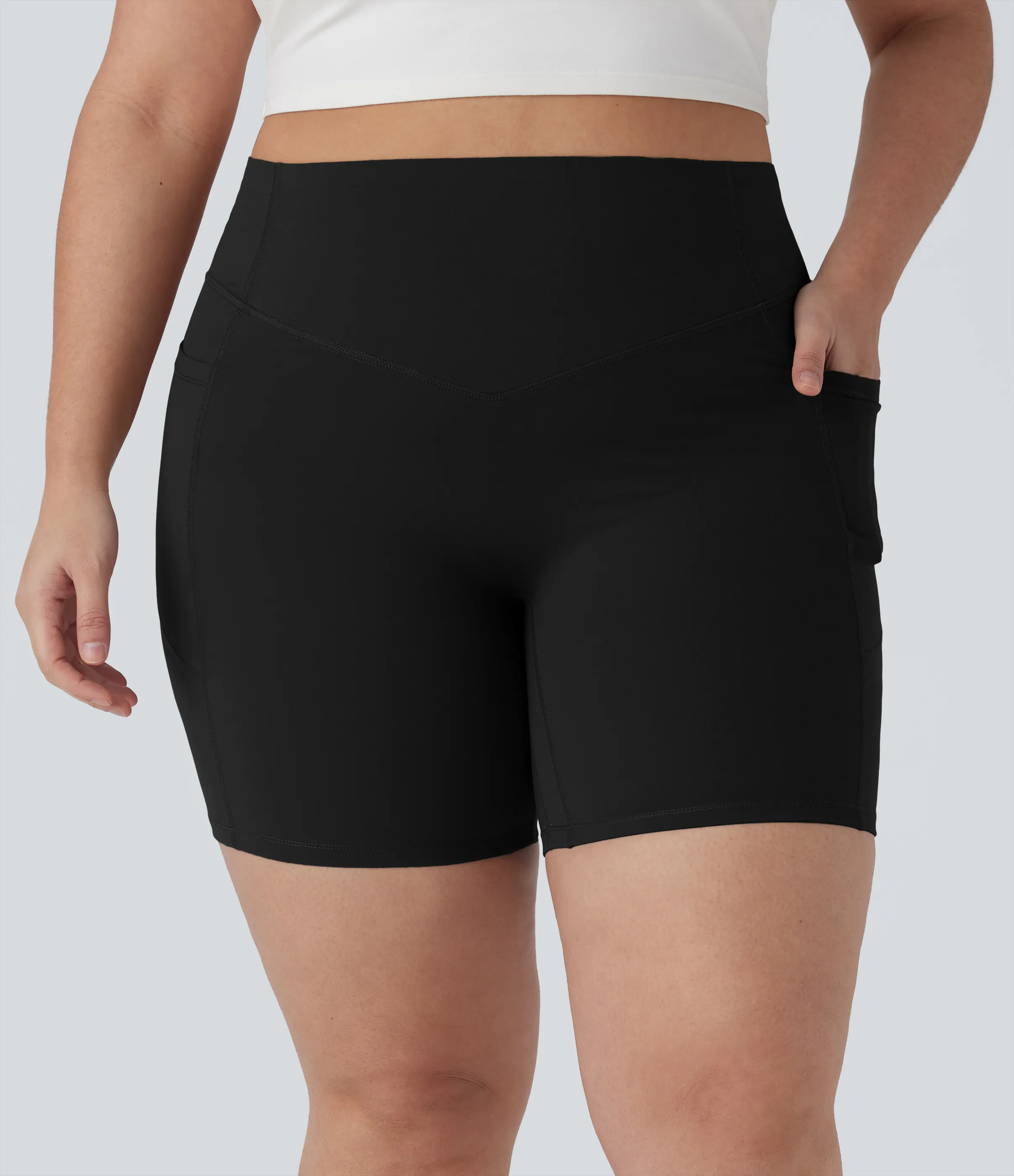 Halara Shorts biker moldeadores Halara UltraSculpt™ de tiro alto con push-up y moldeador de abdomen con bolsillos en longitud 17,78cm - Black - 1X sold by Halara product image thumbnail 3