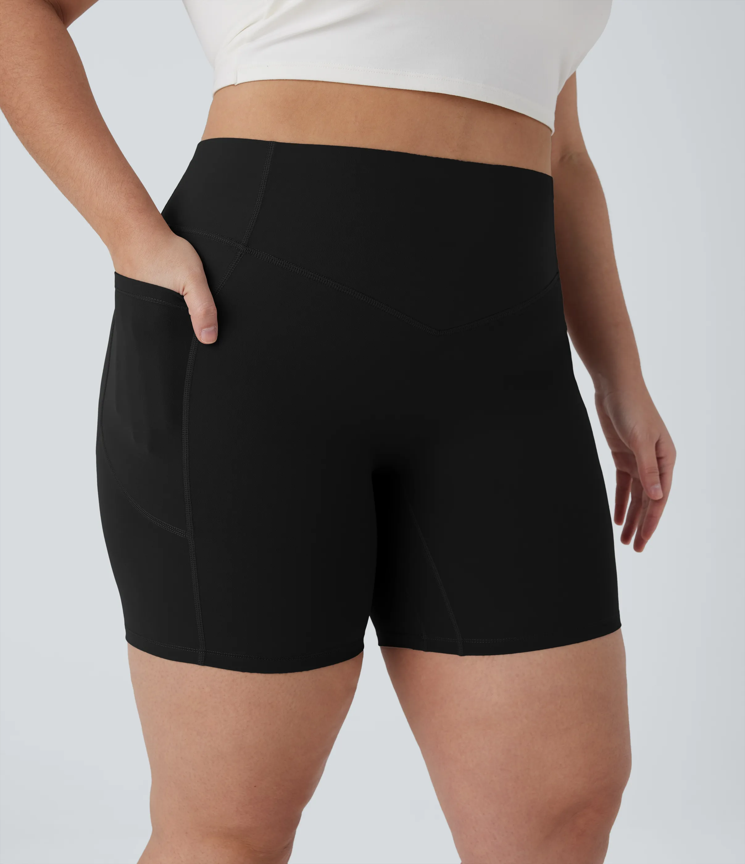 Halara Shorts biker moldeadores Halara UltraSculpt™ de tiro alto con push-up y moldeador de abdomen con bolsillos en longitud 17,78cm - Black - 1X sold by Halara product image thumbnail 4