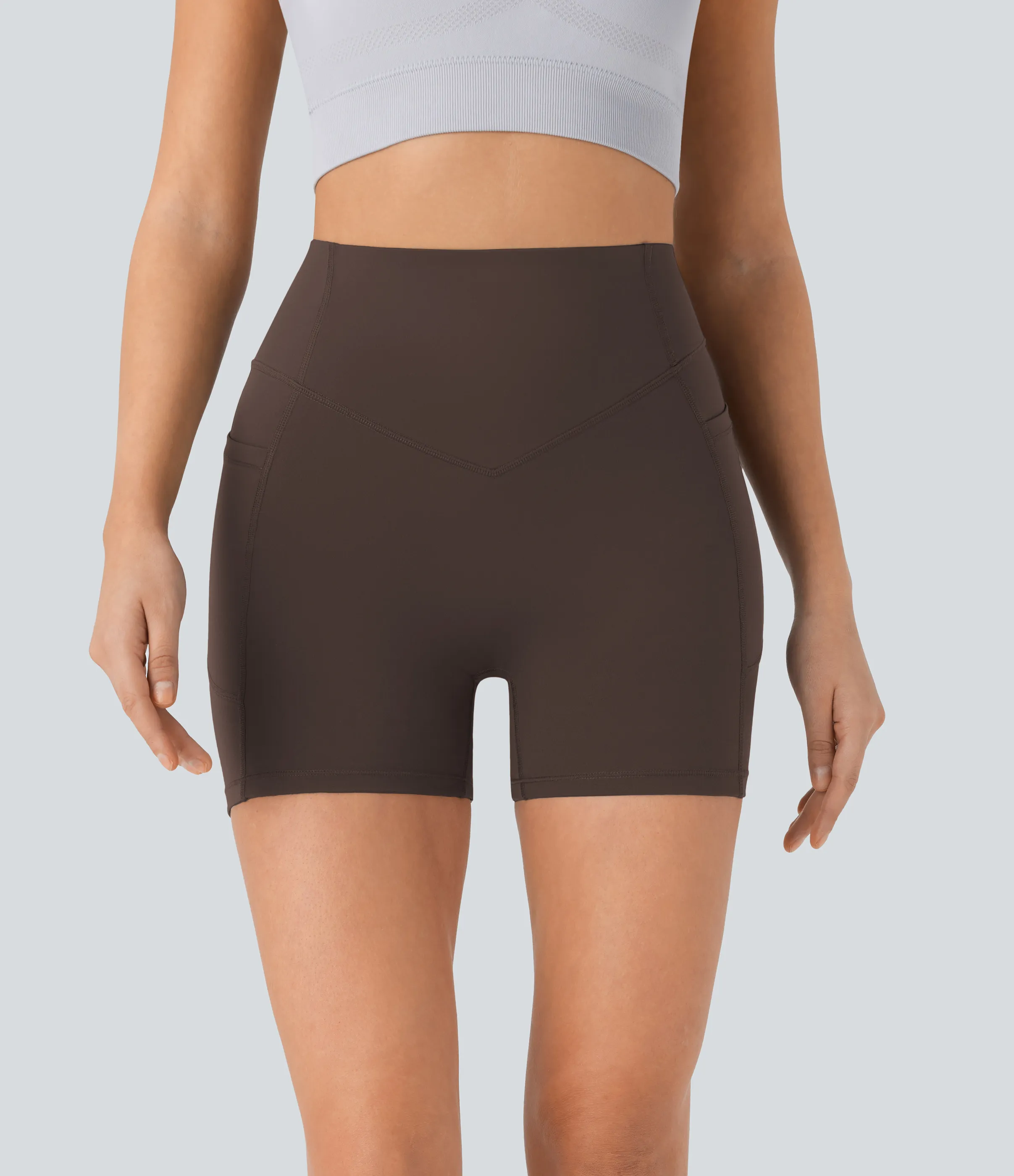Halara Pantalón corto SoCinched UltraSculpt ciclista tiro alto realce glúteo bolsillo lateral entrenamiento 12.5cm - Hot Fudge - XL sold by Halara product image thumbnail 4