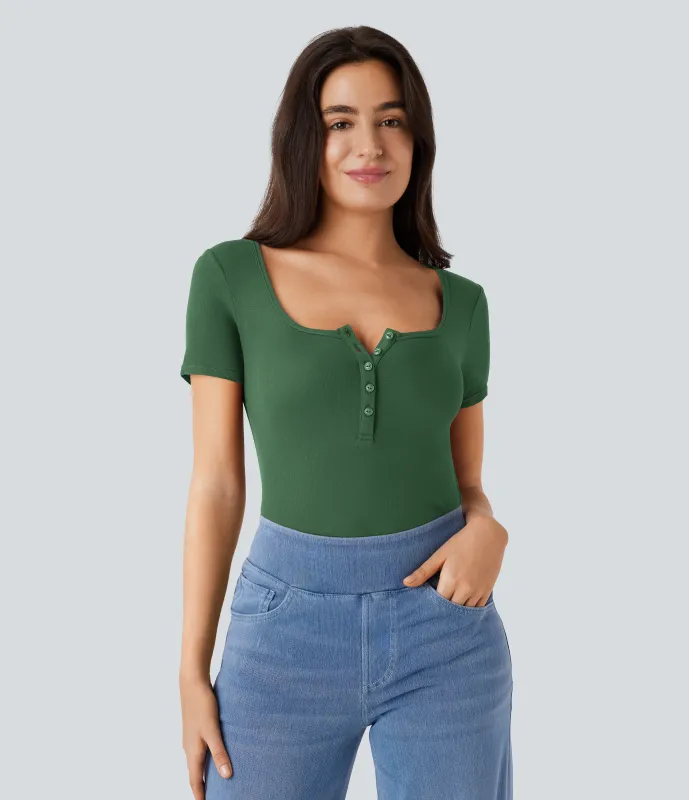 Halara Top ajustado manga corta cuello Henley acanalado - Dark Verdant Green - M made by Halara