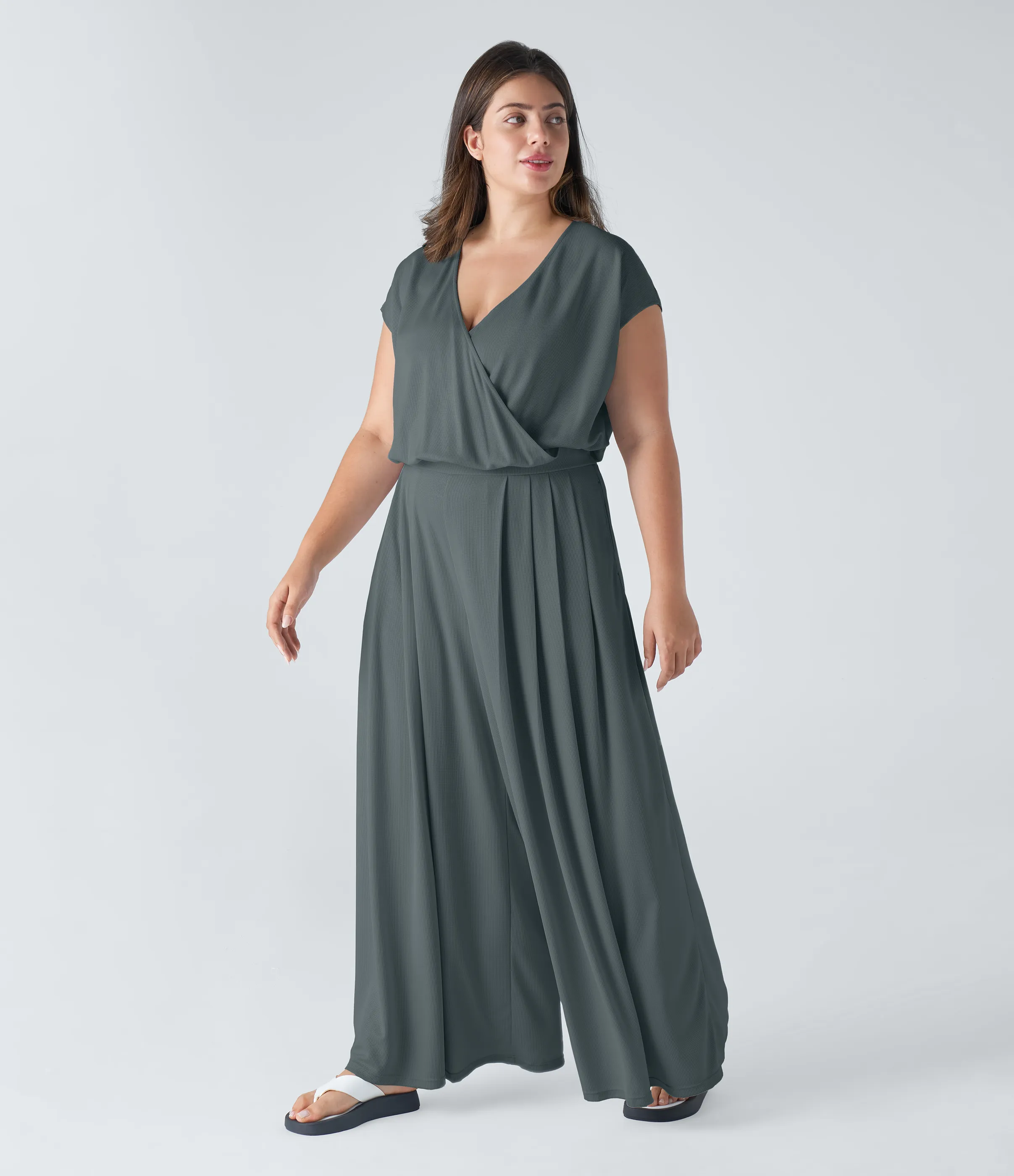 Halara Mono talla grande cuello V manga corta bolsillo lateral plisado pierna ancha gofre fluido - Hurricane Grey - 1X sold by Halara product image thumbnail 4