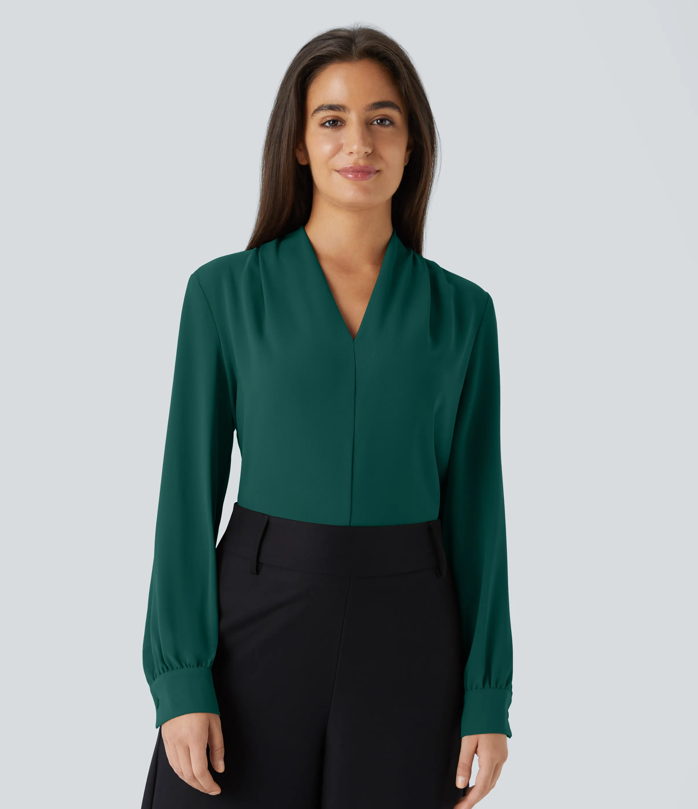 Halara Blusa oficina plisada manga larga cuello V - Forest Biome - S sold by Halara