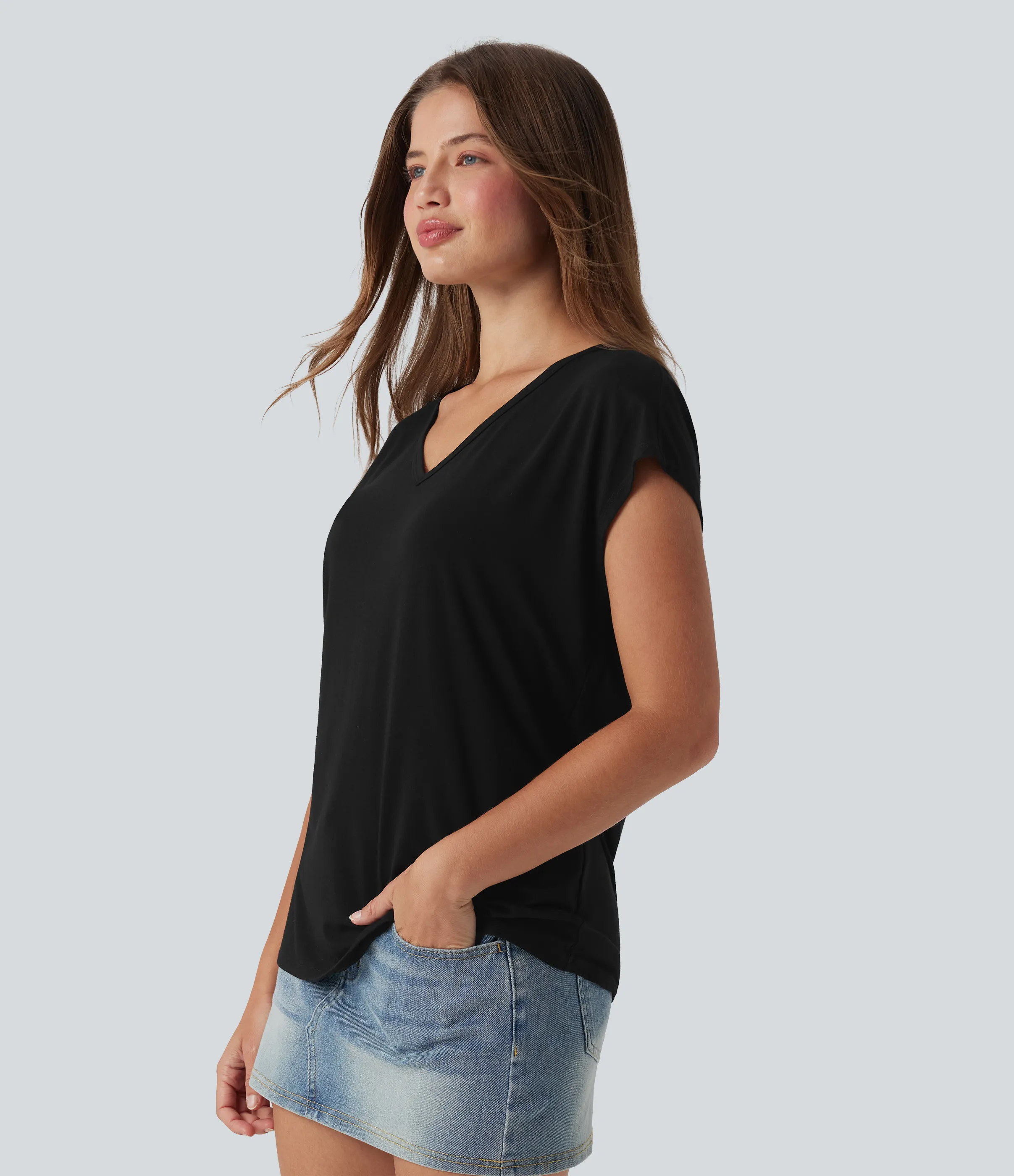 Halara Camiseta casual de manga corta con cuello en V - Black - XS sold by Halara product image thumbnail 4