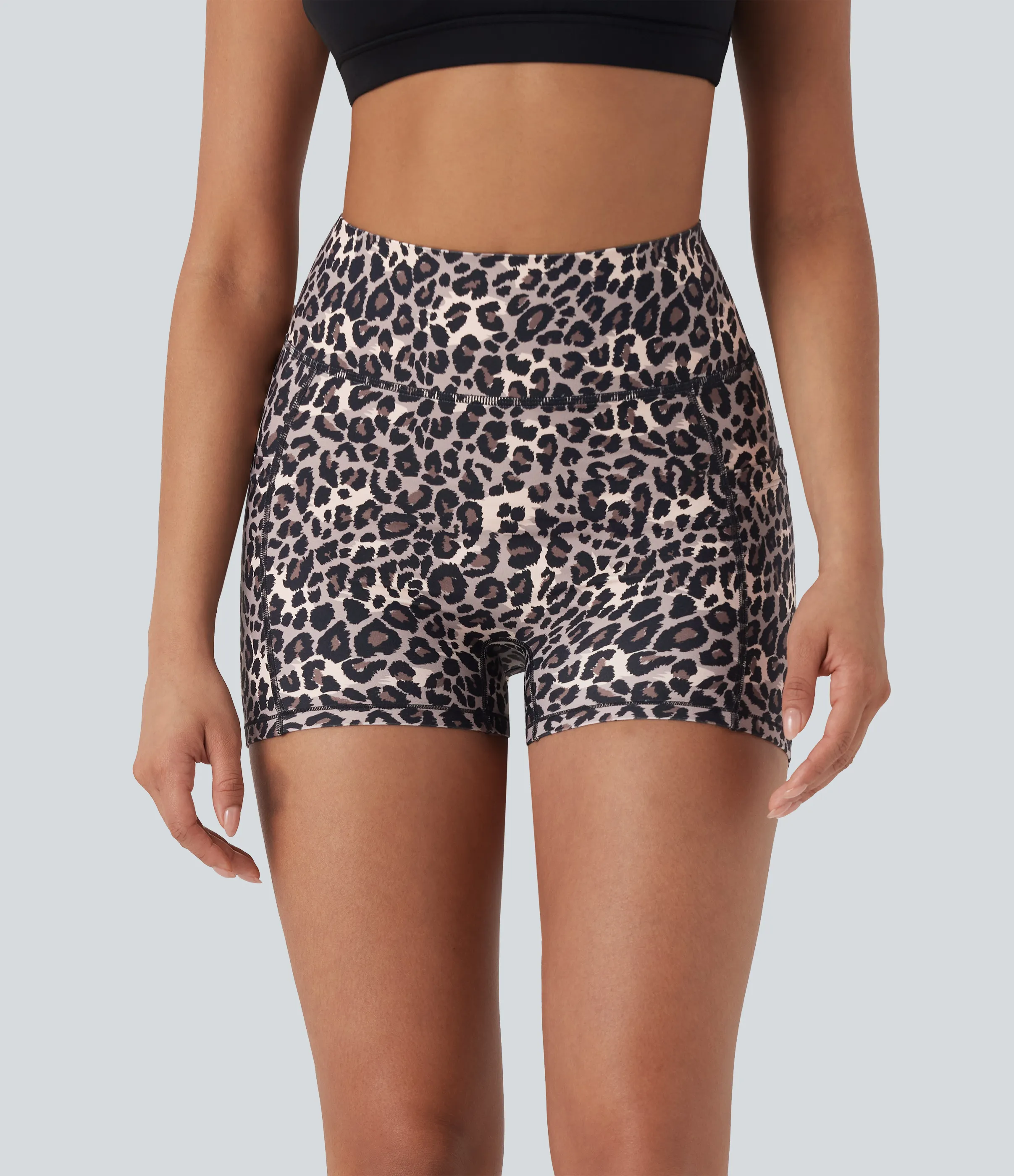 Halara Shorts de yoga biker de 7.5 cm con estampado de leopardo y tiro alto con bolsillos - Black Leopard - XS sold by Halara product image thumbnail 3