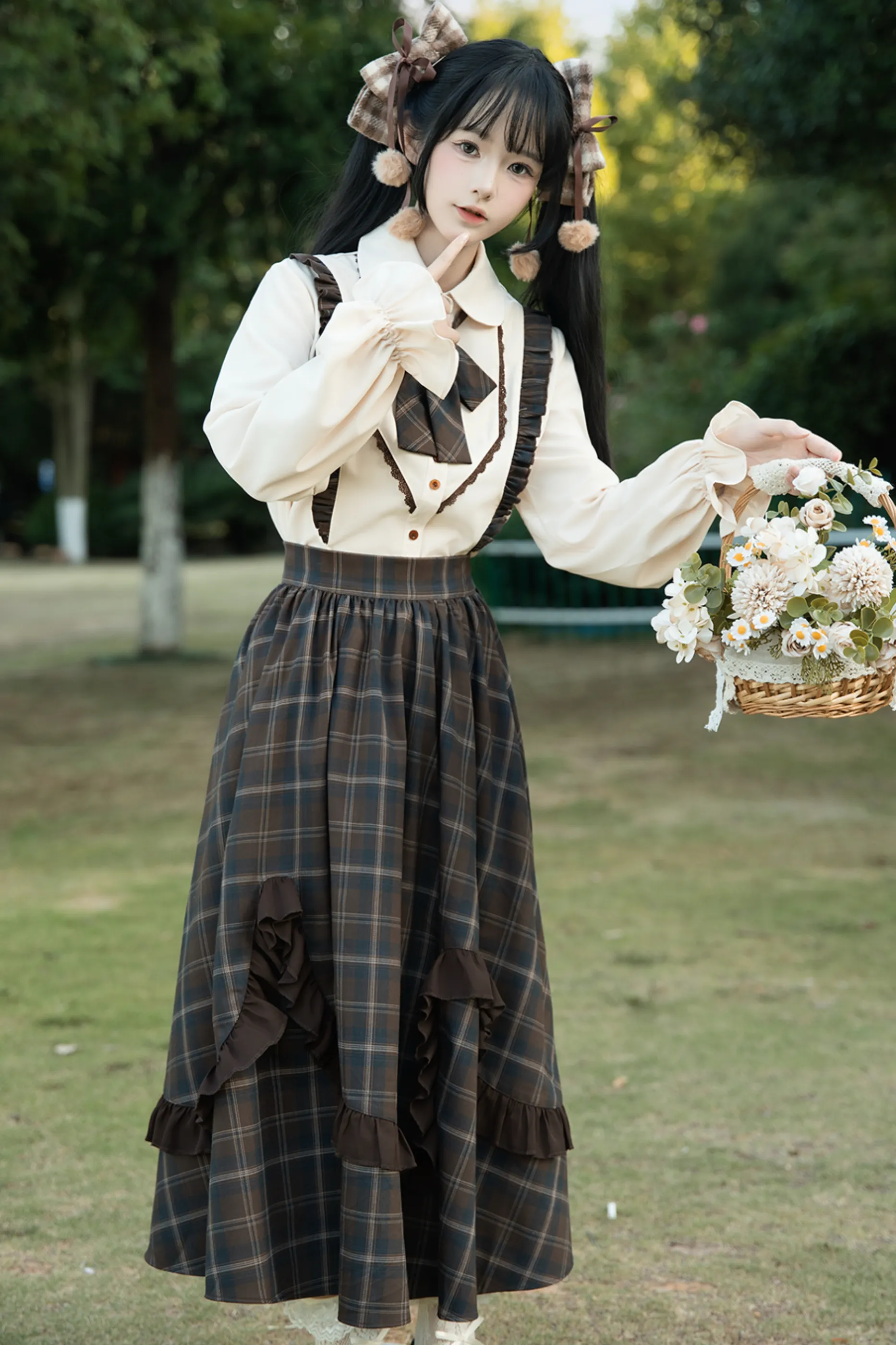 レトロガーリーチェックスカート+フリルブラウス sold by Belchic product image thumbnail 4