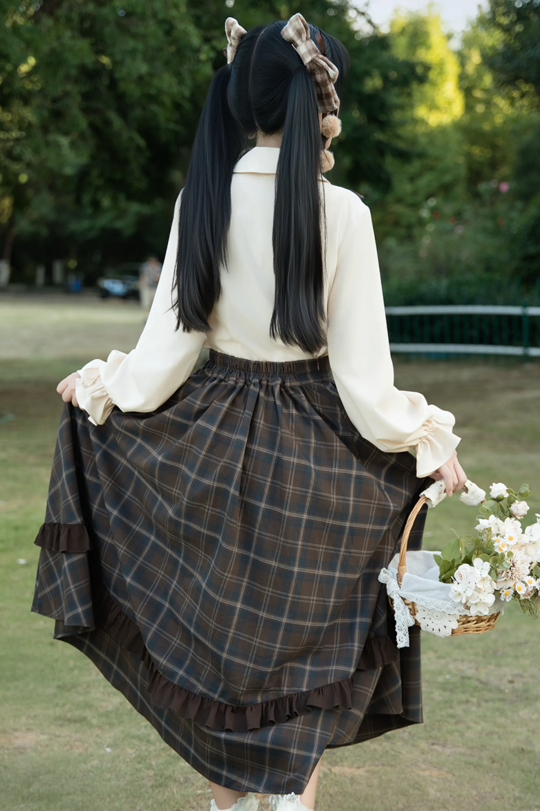 レトロガーリーチェックスカート+フリルブラウス sold by Belchic product image thumbnail 5