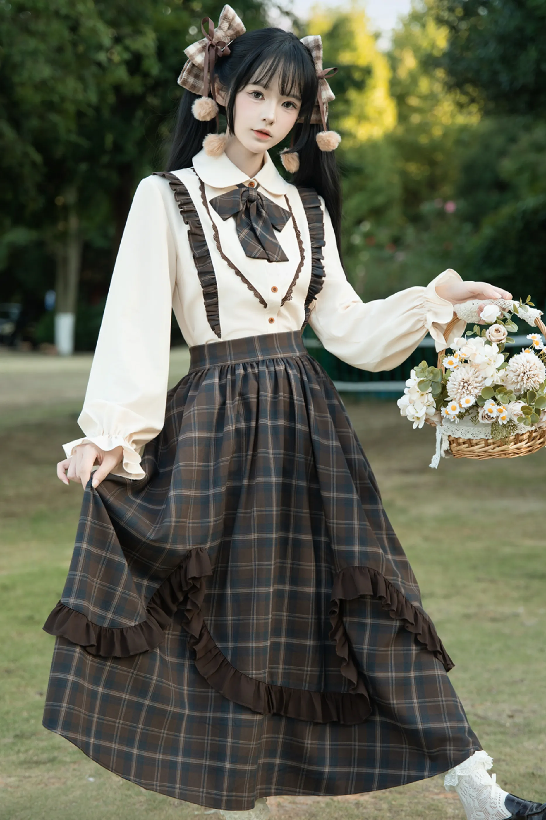 レトロガーリーチェックスカート+フリルブラウス sold by Belchic product image thumbnail 2