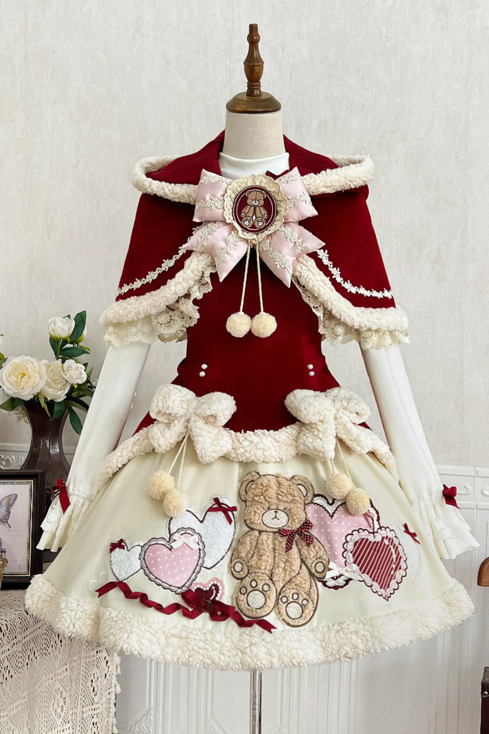 【予約商品】ラビットロリータケープ+サスペンダー+ベアデザインスカート+タートルネック sold by Belchic