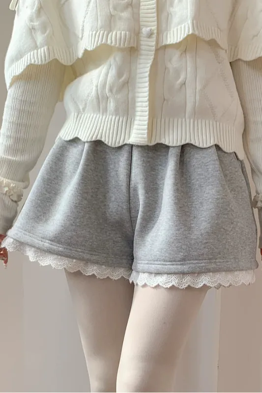 スイートレースカジュアルショートパンツ sold by Belchic