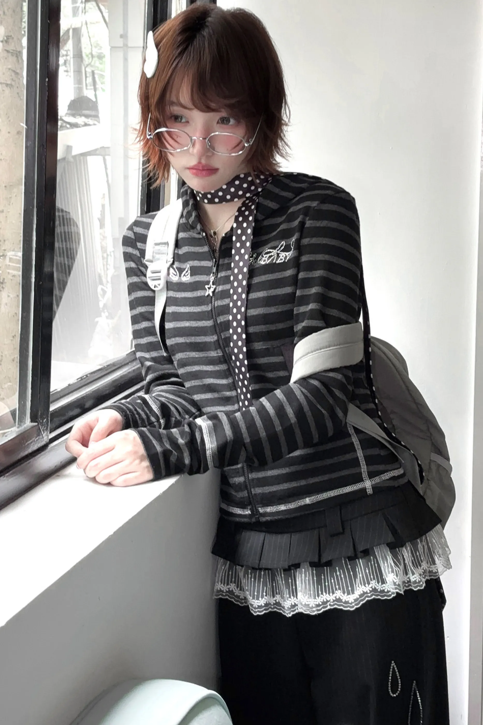 ラインストーンボーダーフードパーカー+ワイドパンツ sold by Belchic product image thumbnail 5