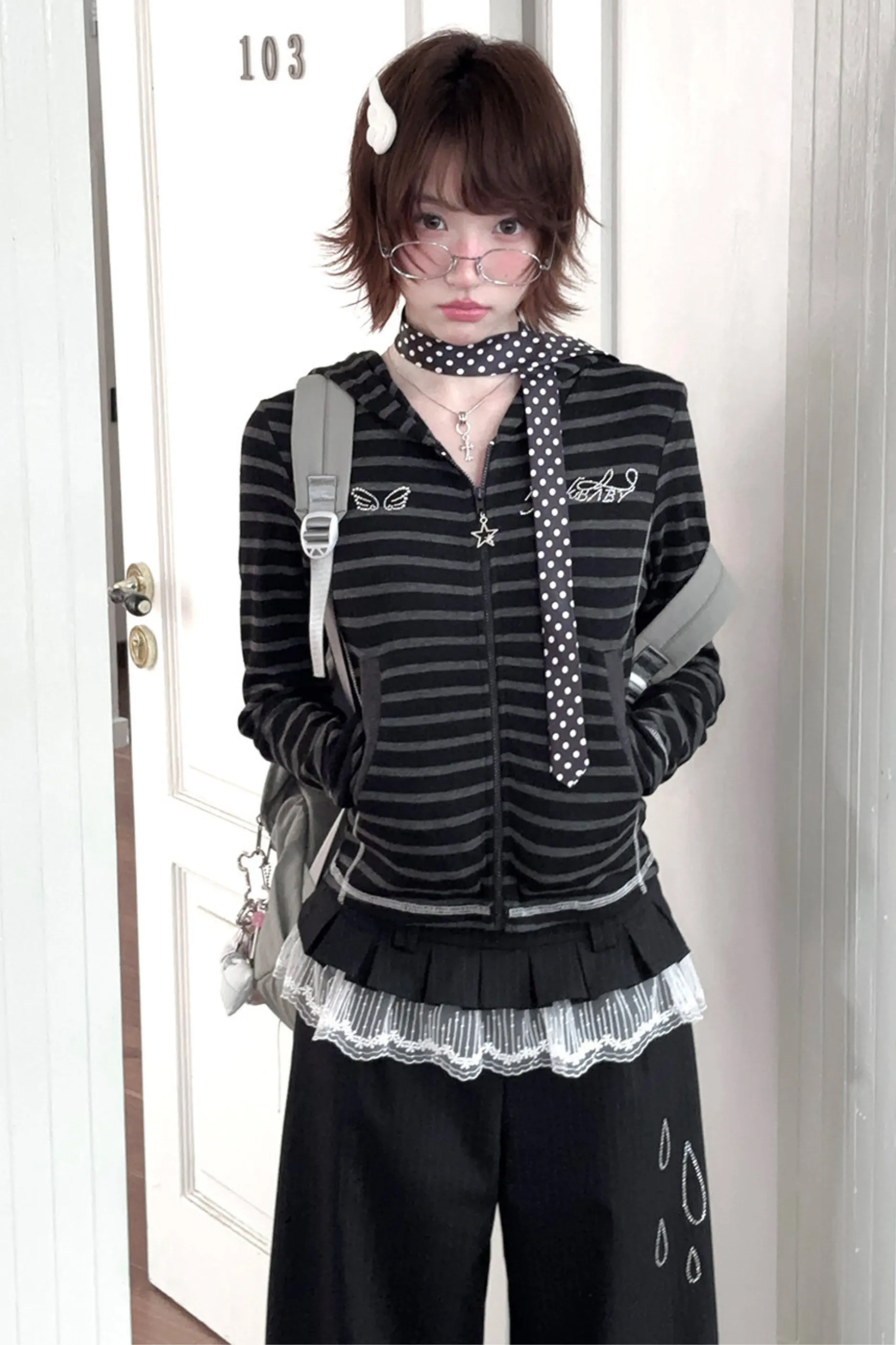 ラインストーンボーダーフードパーカー+ワイドパンツ sold by Belchic product image thumbnail 3