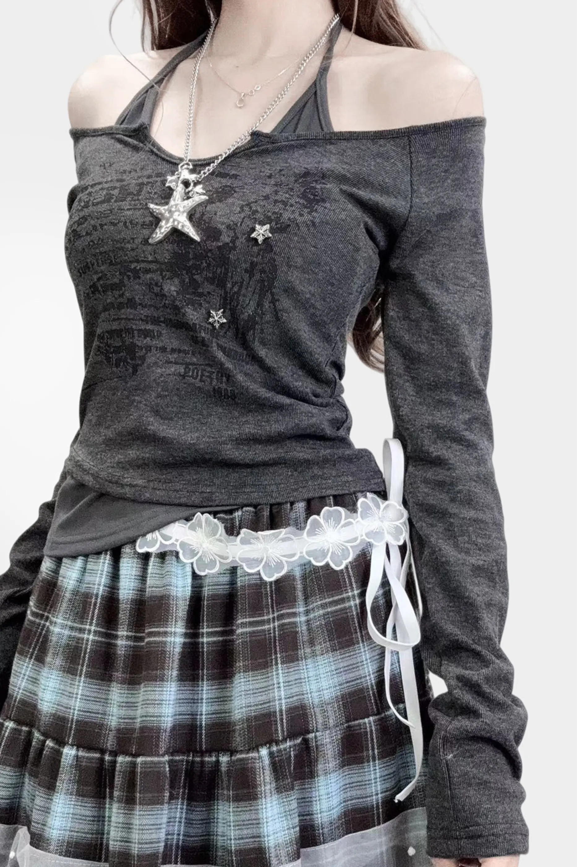 Y2Kオフショルネックデザイントップス sold by Belchic product image thumbnail 2