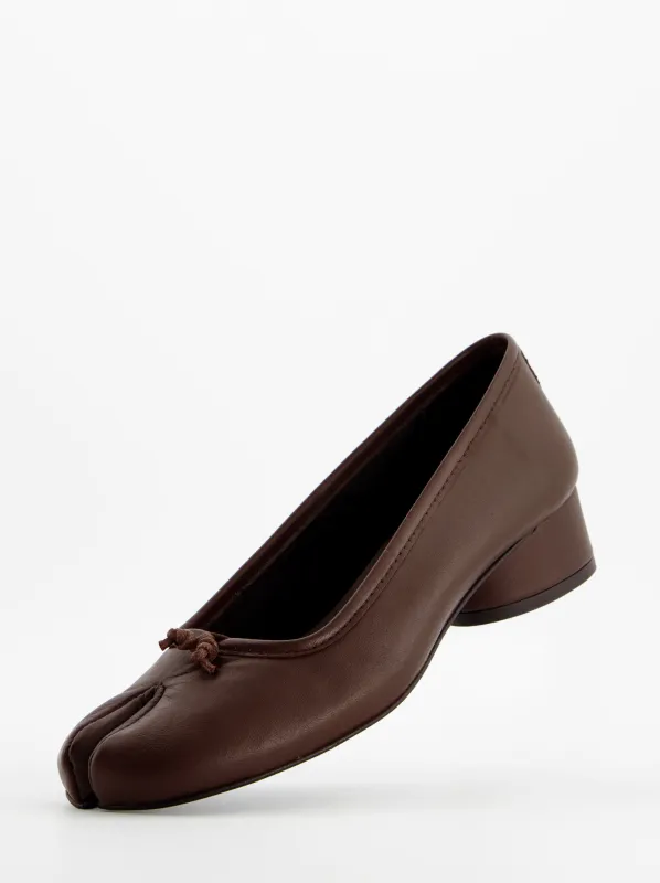 Brown low-heeled tabi ballet flats - Kala sold by Ulanka