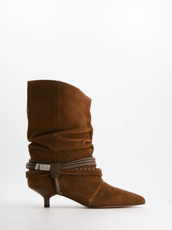 Suede ankle boots with kitten heel - ULK Irving sold by Ulanka