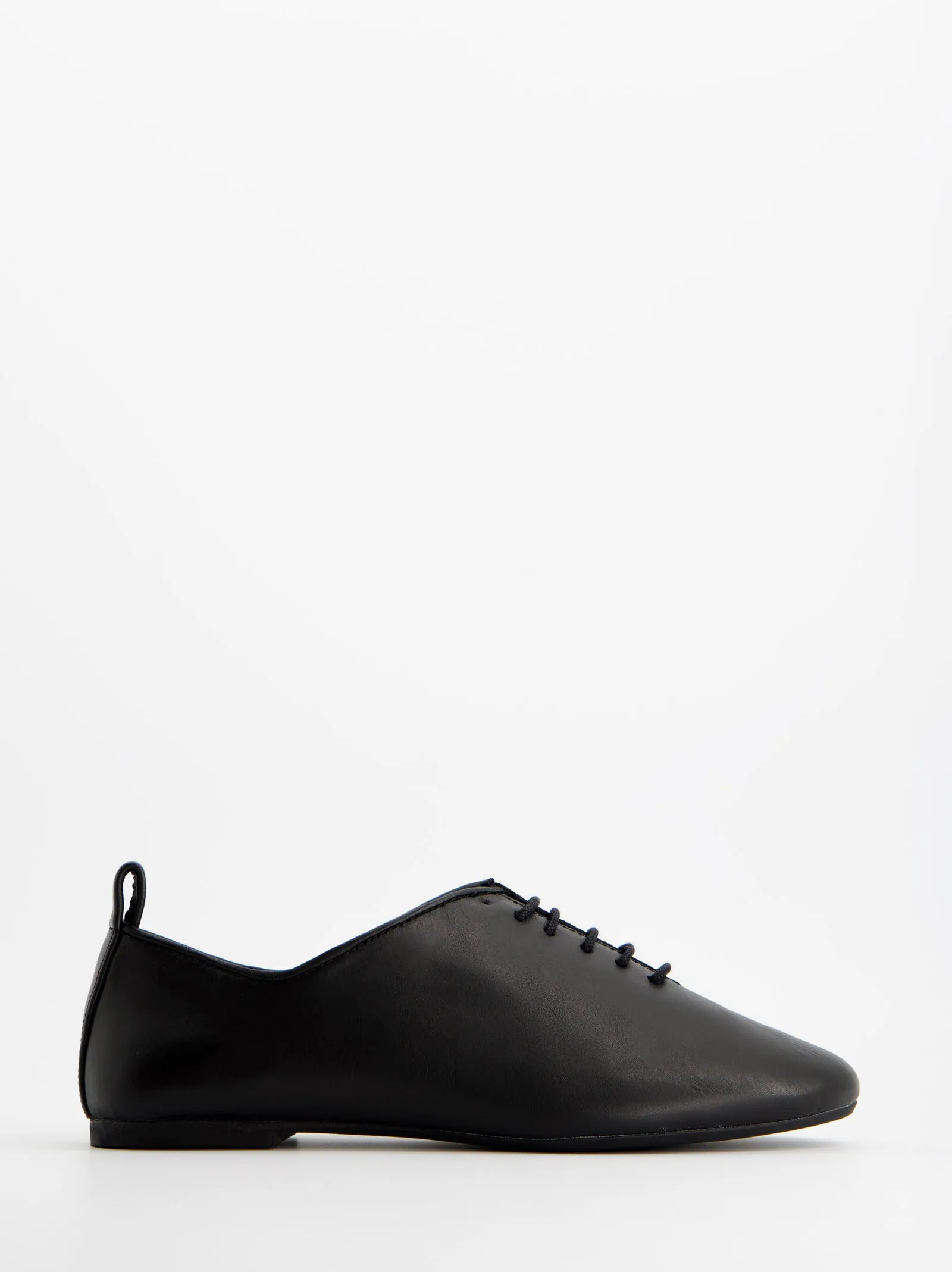 Flat leather shoe - ULK Blunchi sold by Ulanka