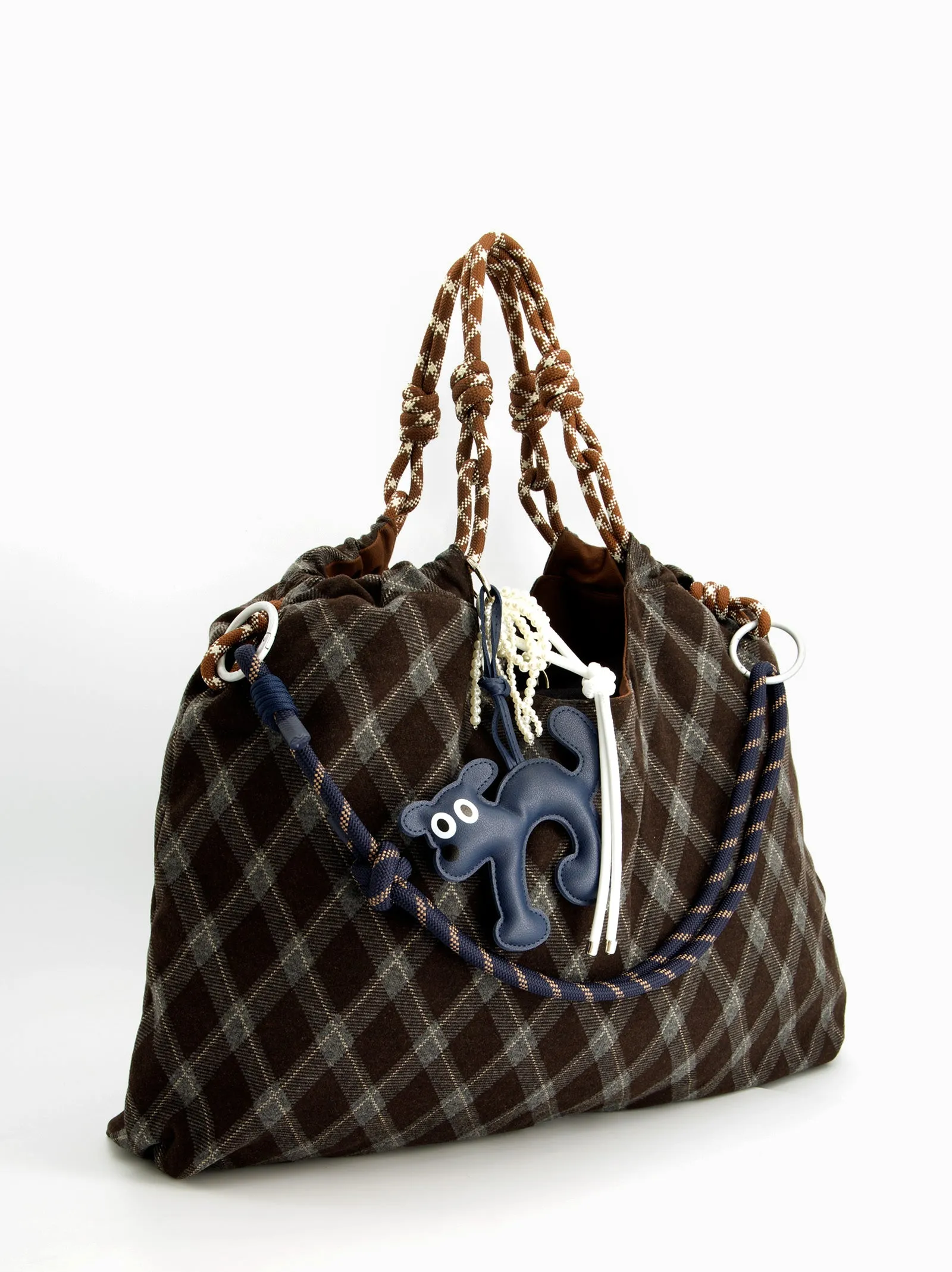 Plaid tote bag with charms - ULK Rever sold by Ulanka product image thumbnail 4