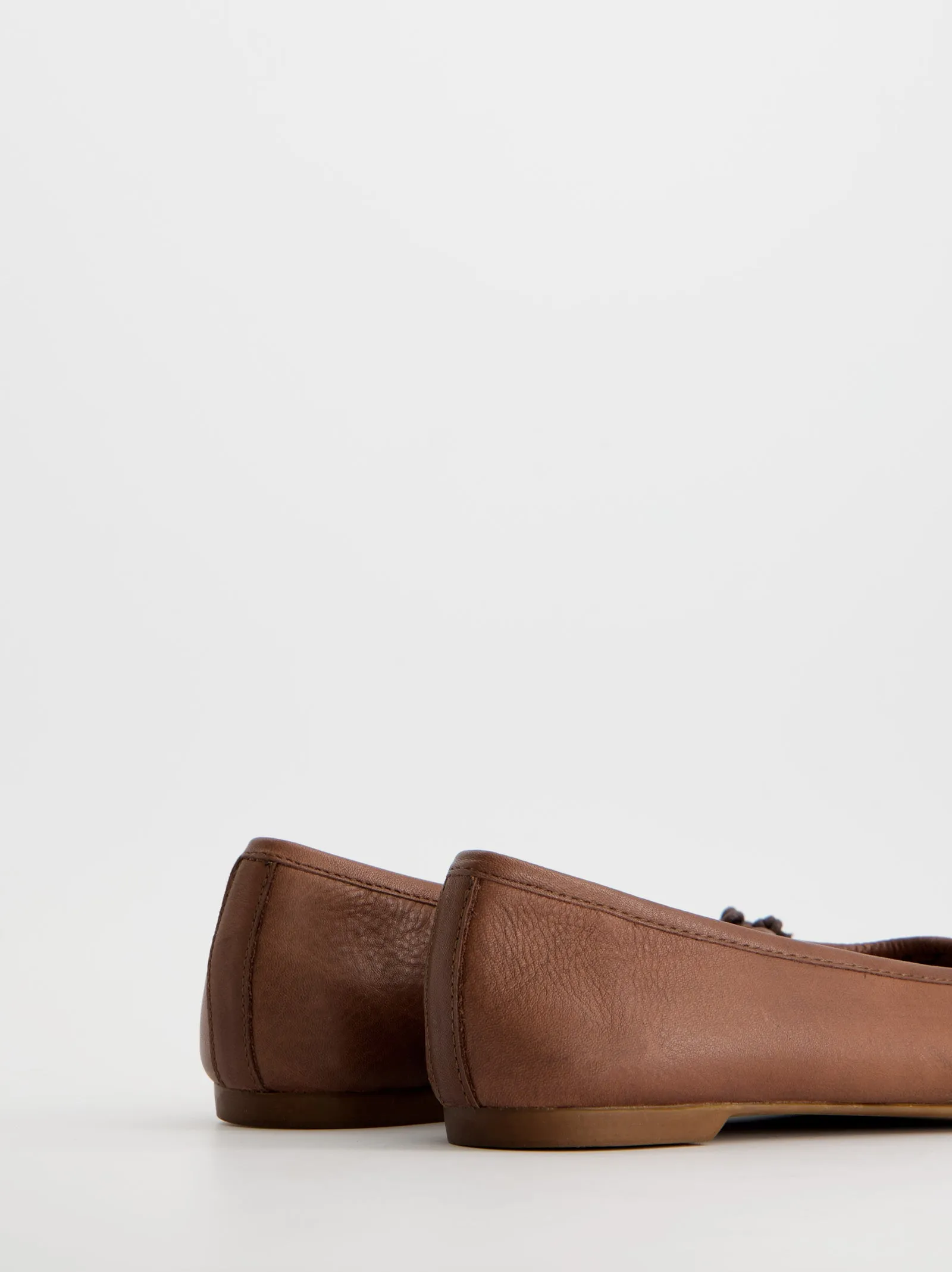 Bailarinas tabi de piel marrones - Karva sold by Ulanka product image thumbnail 5