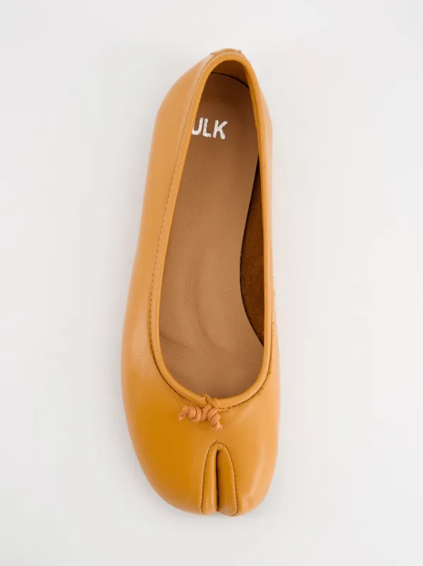 Bailarinas tabi de piel naranjas - Karva sold by Ulanka