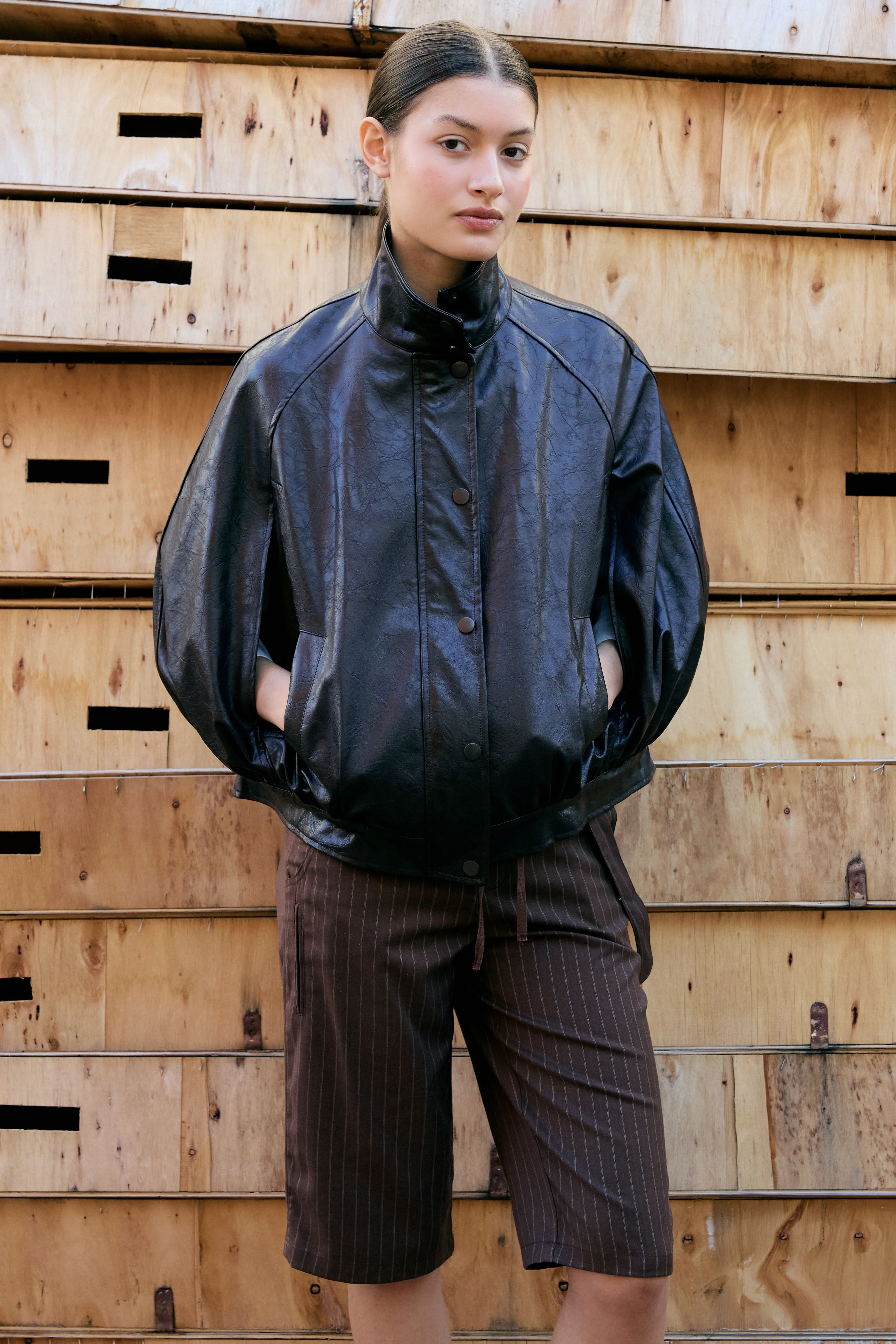 Pinstripe Bermuda shorts with side stripe - Iria sold by Ulanka