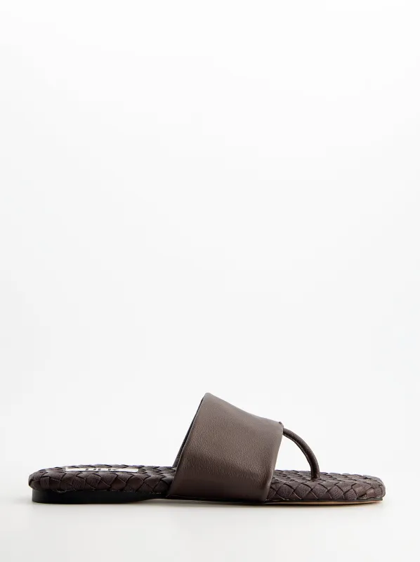 Leather toe-post sandals with wide strap - Oasis made by Ulanka