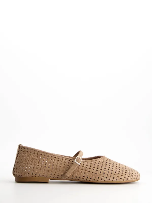 Cut-out suede Mary Jane flats - Linke made by Ulanka