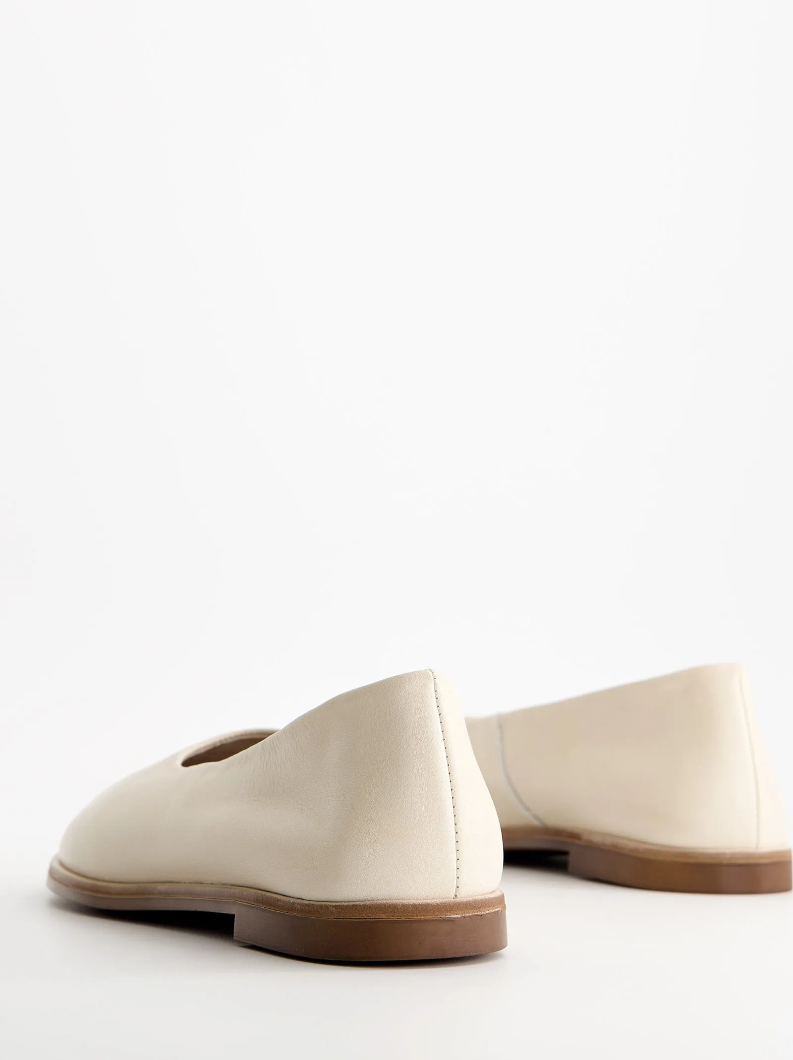 Minimalist cream leather flats - Dharma sold by Ulanka product image thumbnail 4