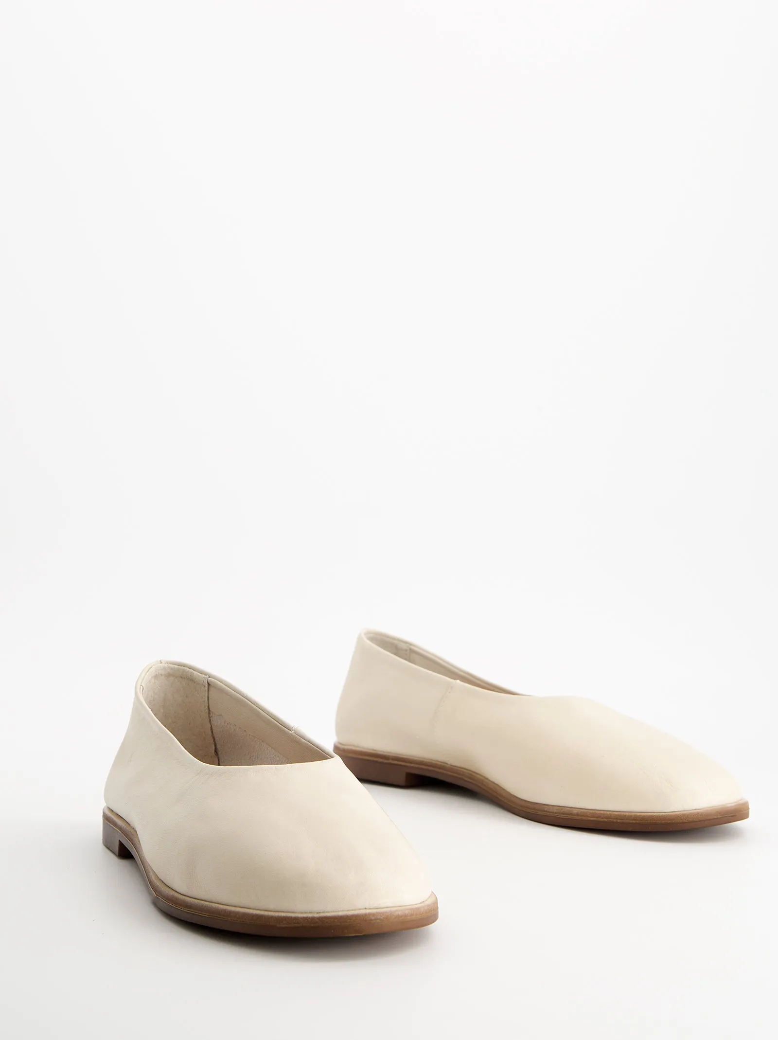 Minimalist cream leather flats - Dharma sold by Ulanka product image thumbnail 2