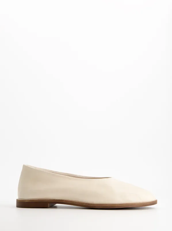 Minimalist cream leather flats - Dharma made by Ulanka