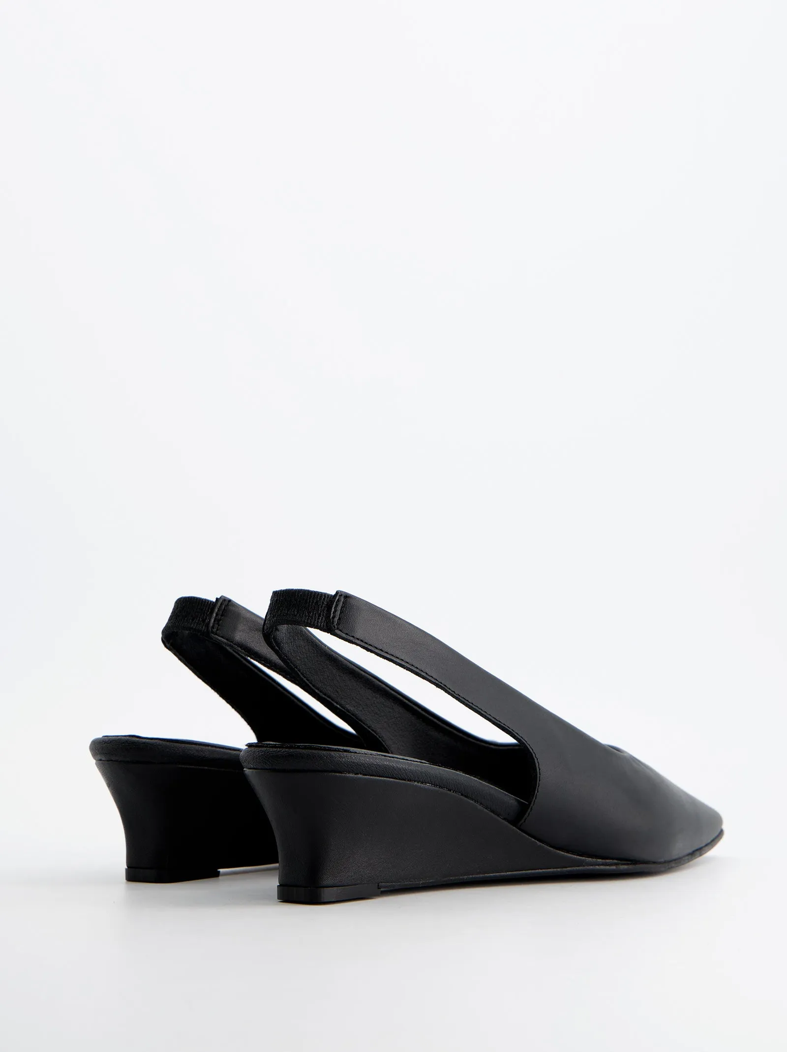 Cuña De Piel Negra - Mery sold by Ulanka product image thumbnail 5