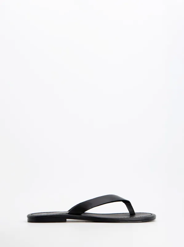 Black Flat Sandals - Saturn made by Ulanka