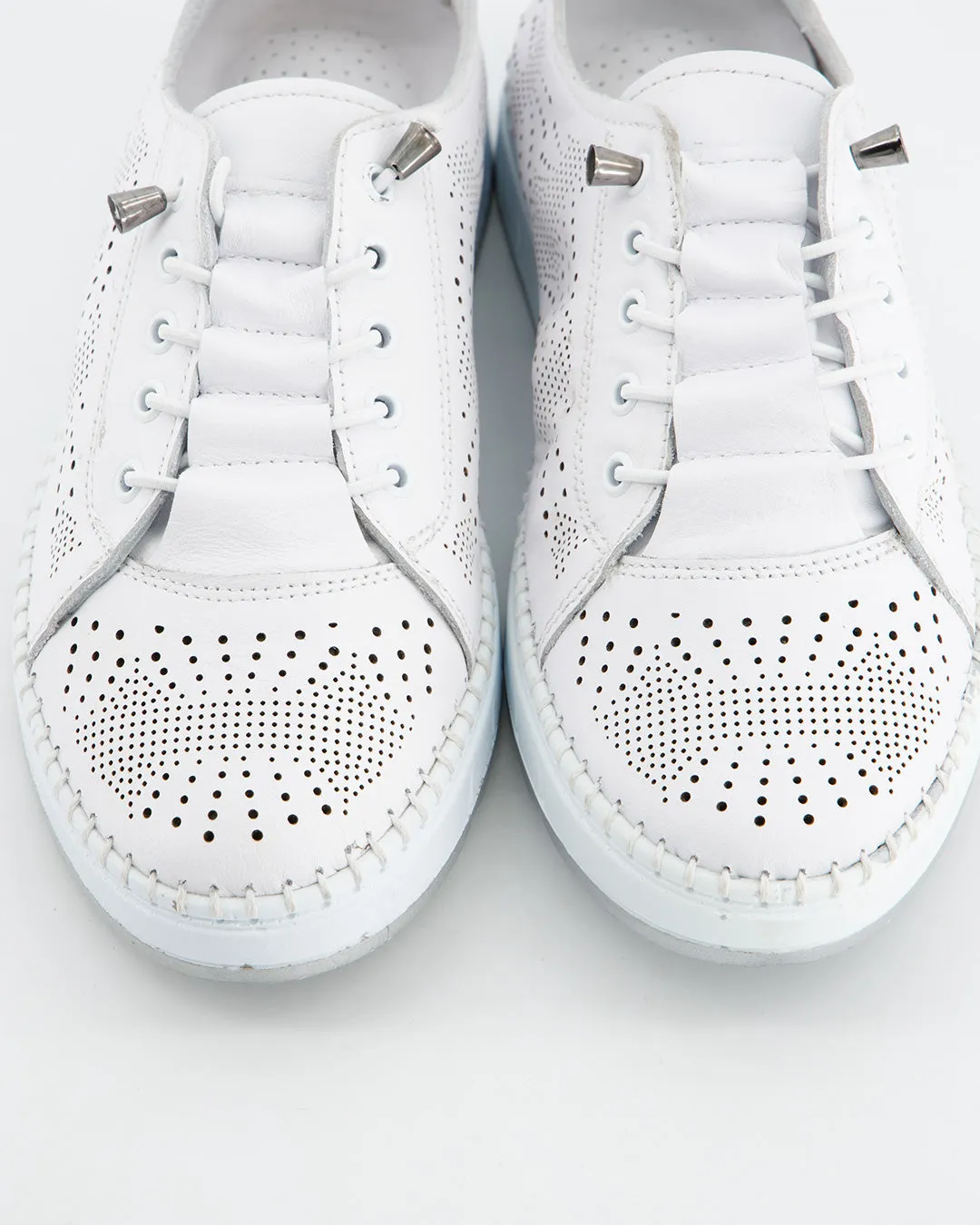 Deportiva de Piel Blanca Perforada - Nap sold by Ulanka product image thumbnail 2