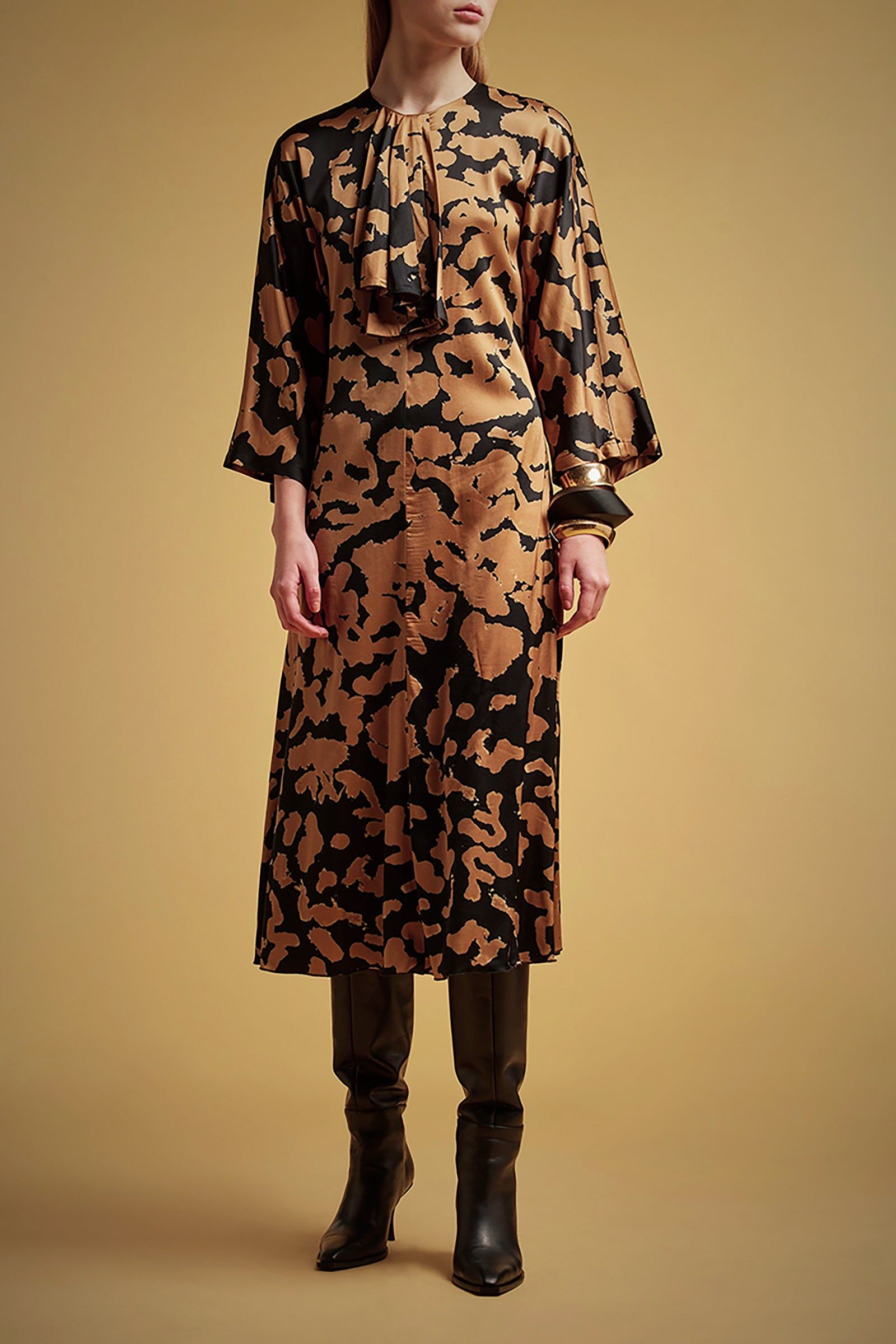 ABITO SVASATO sold by Liviana Conti