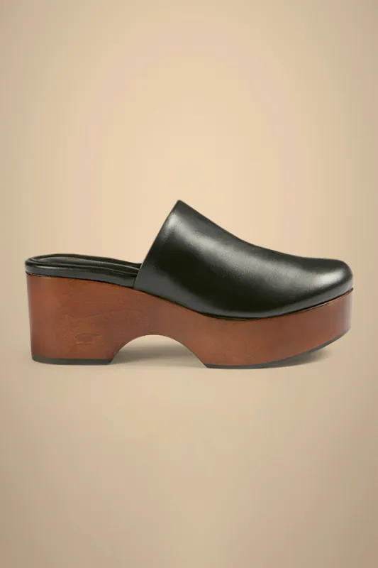 CLOGS IN VITELLO sold by Liviana Conti