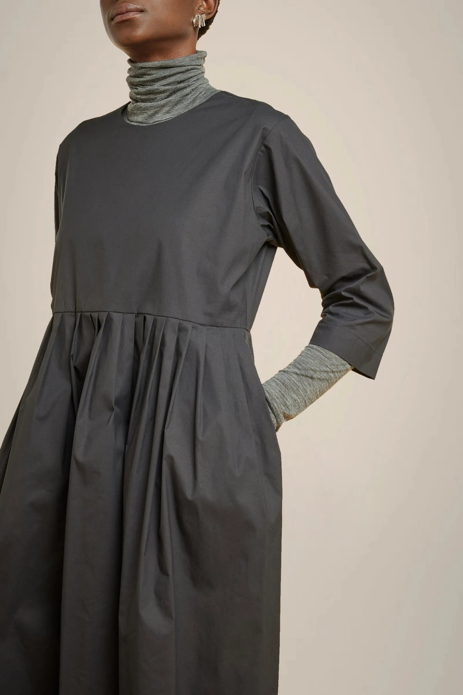 ABITO LUNGO CON PIEGHE sold by Liviana Conti