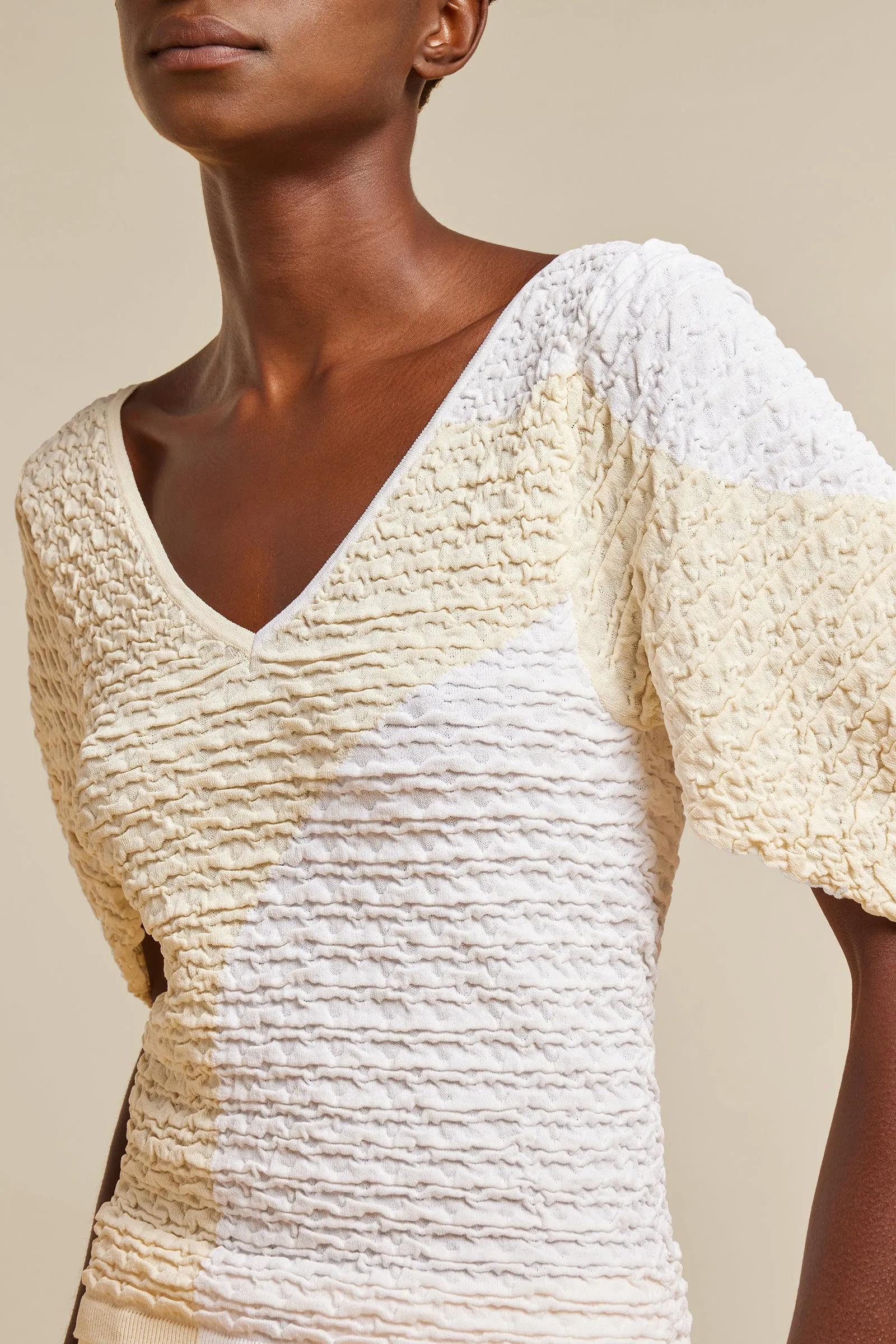 maglia goffrata bicolore viscosa stretch sold by Liviana Conti product image thumbnail 3