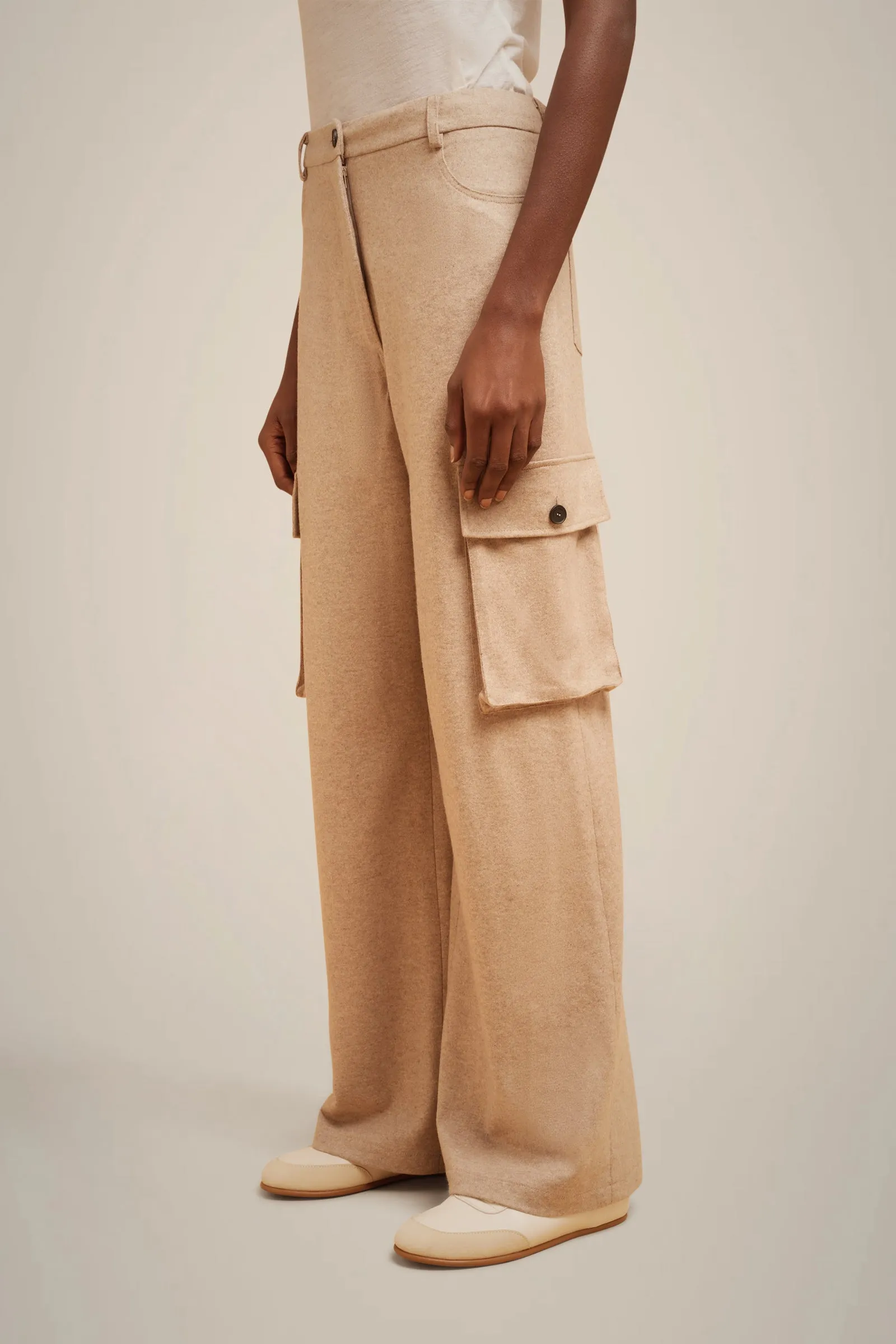 PANTALONE CON TASCHE sold by Liviana Conti