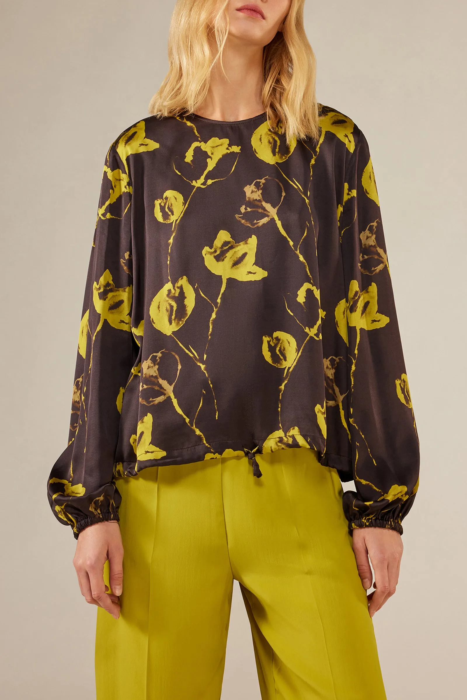 BLUSA CON COULISSE sold by Liviana Conti