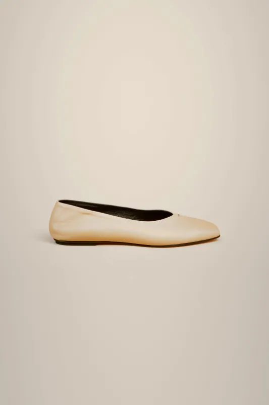 BALLERINA A PUNTA sold by Liviana Conti