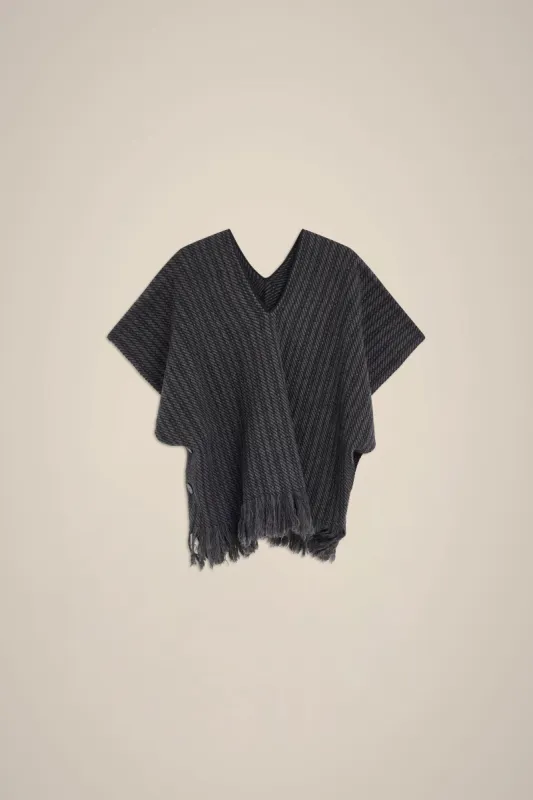 GILET CON FRANGE sold by Liviana Conti