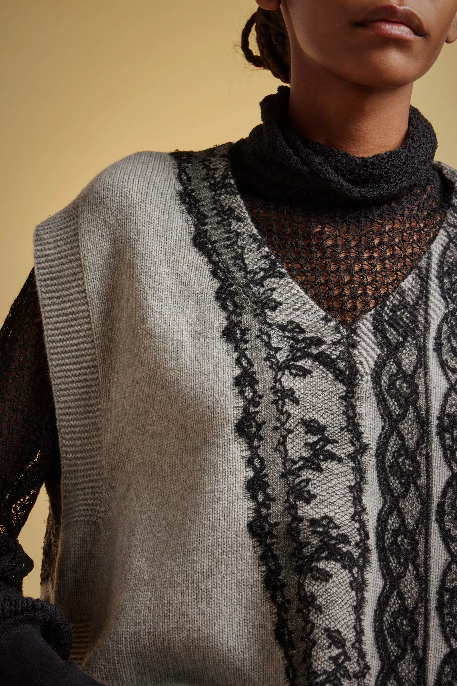 GILET CASHMERE RICICLATO STAMPA PIZZO sold by Liviana Conti product image thumbnail 3