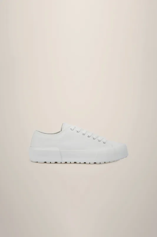 sneakers canvas sold by Liviana Conti