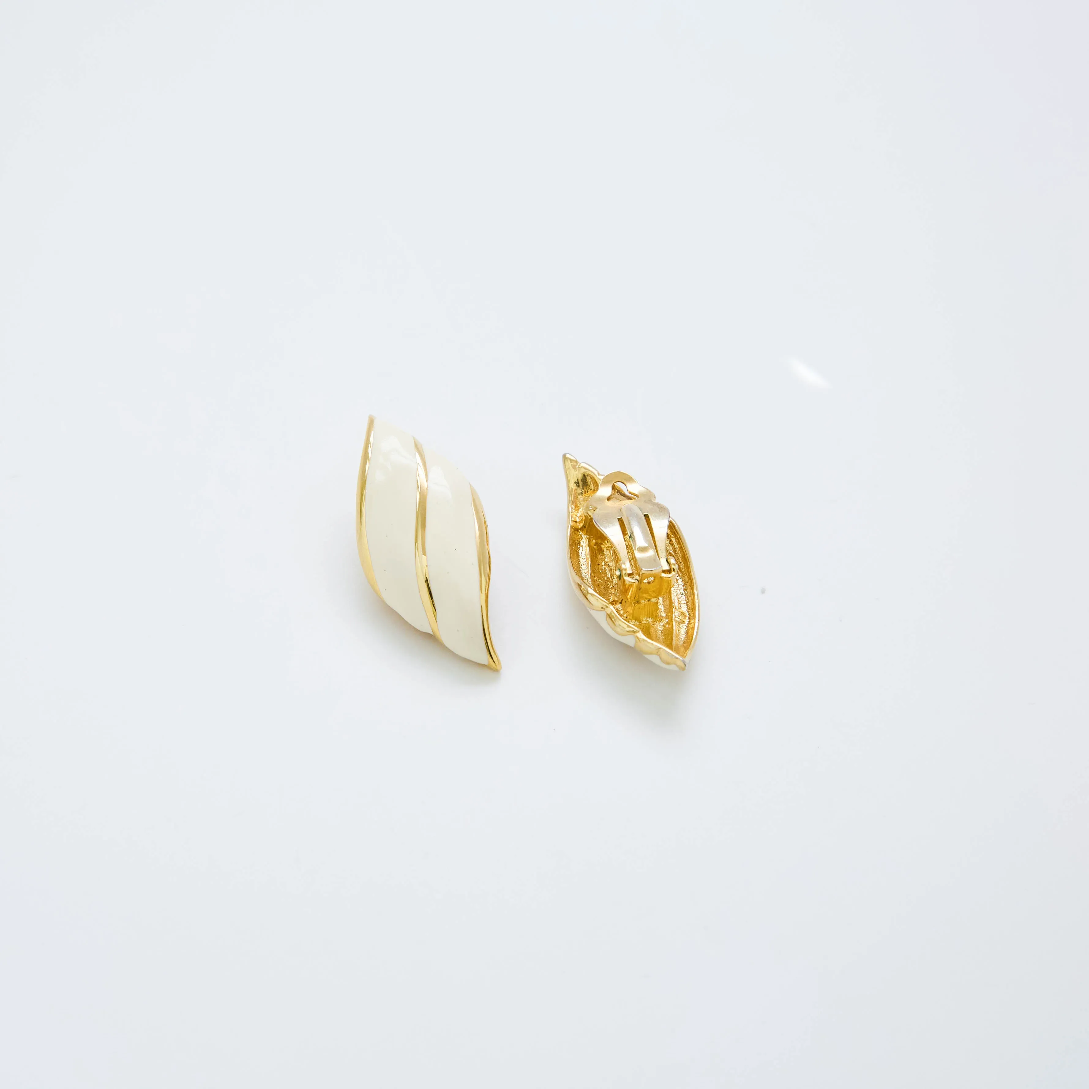 Vintage Off-White and Gold Wave Earrings sold by Admiral Row product image thumbnail 3