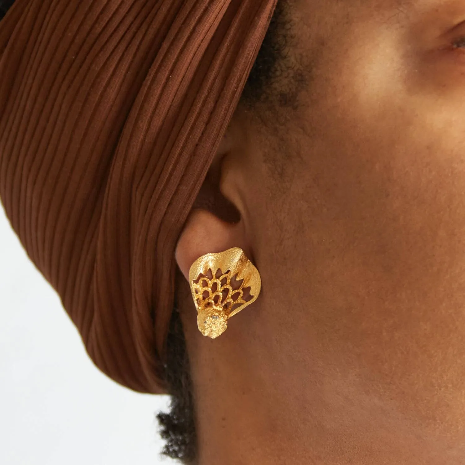 Vintage Gold Scalloped Clip-on Earrings sold by Admiral Row product image thumbnail 2