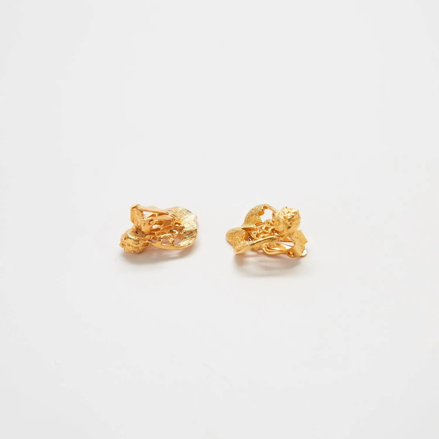 Vintage Gold Scalloped Clip-on Earrings sold by Admiral Row product image thumbnail 3