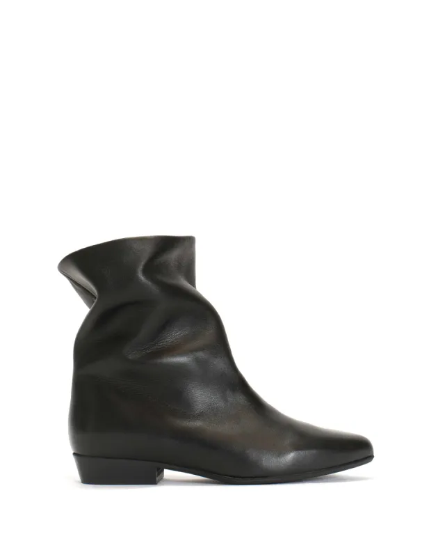 Vully 20 flat Soft calf Black made by Anonymous Copenhagen